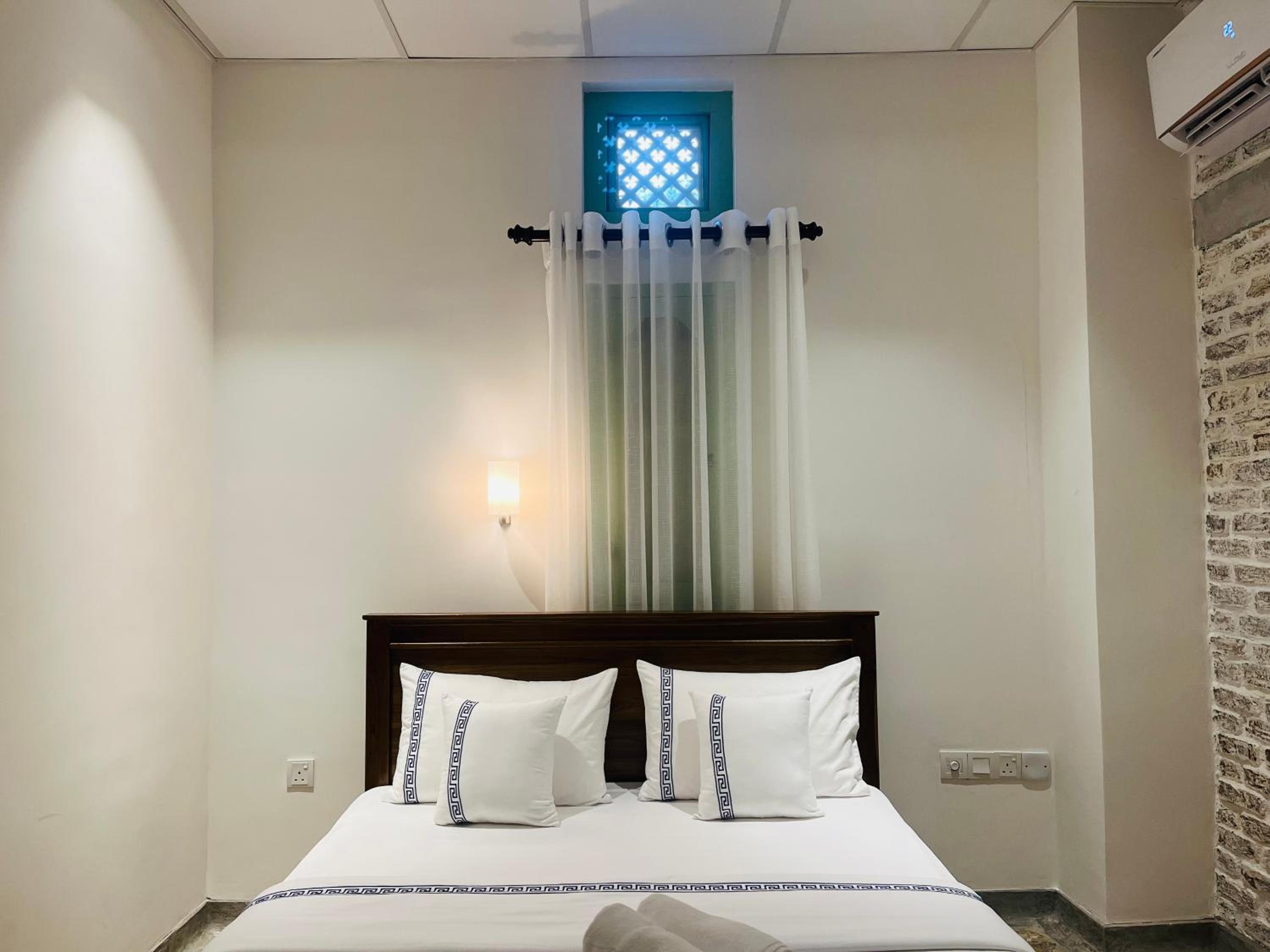 Deluxe Double Room with Free Airport Transfer photo 3
