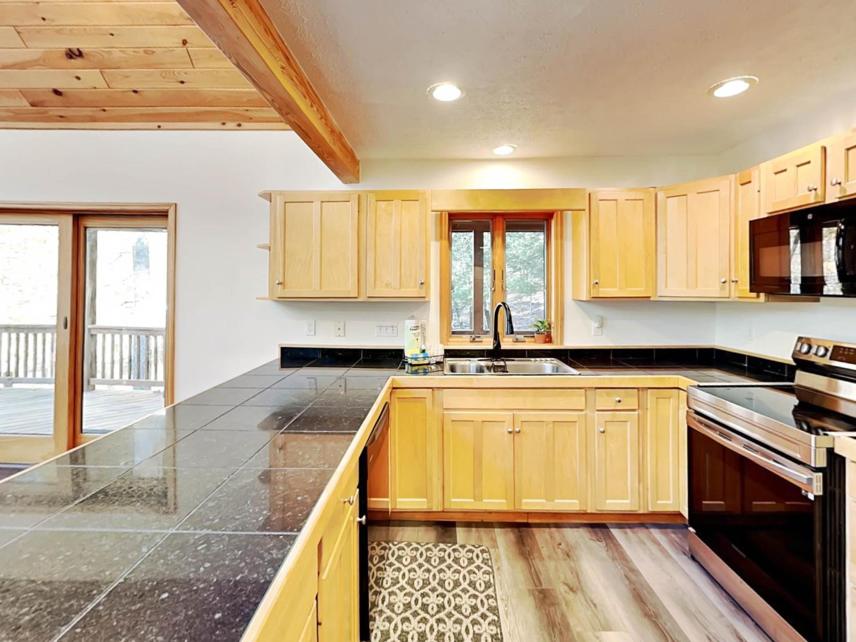 Six-Bedroom House photo 2