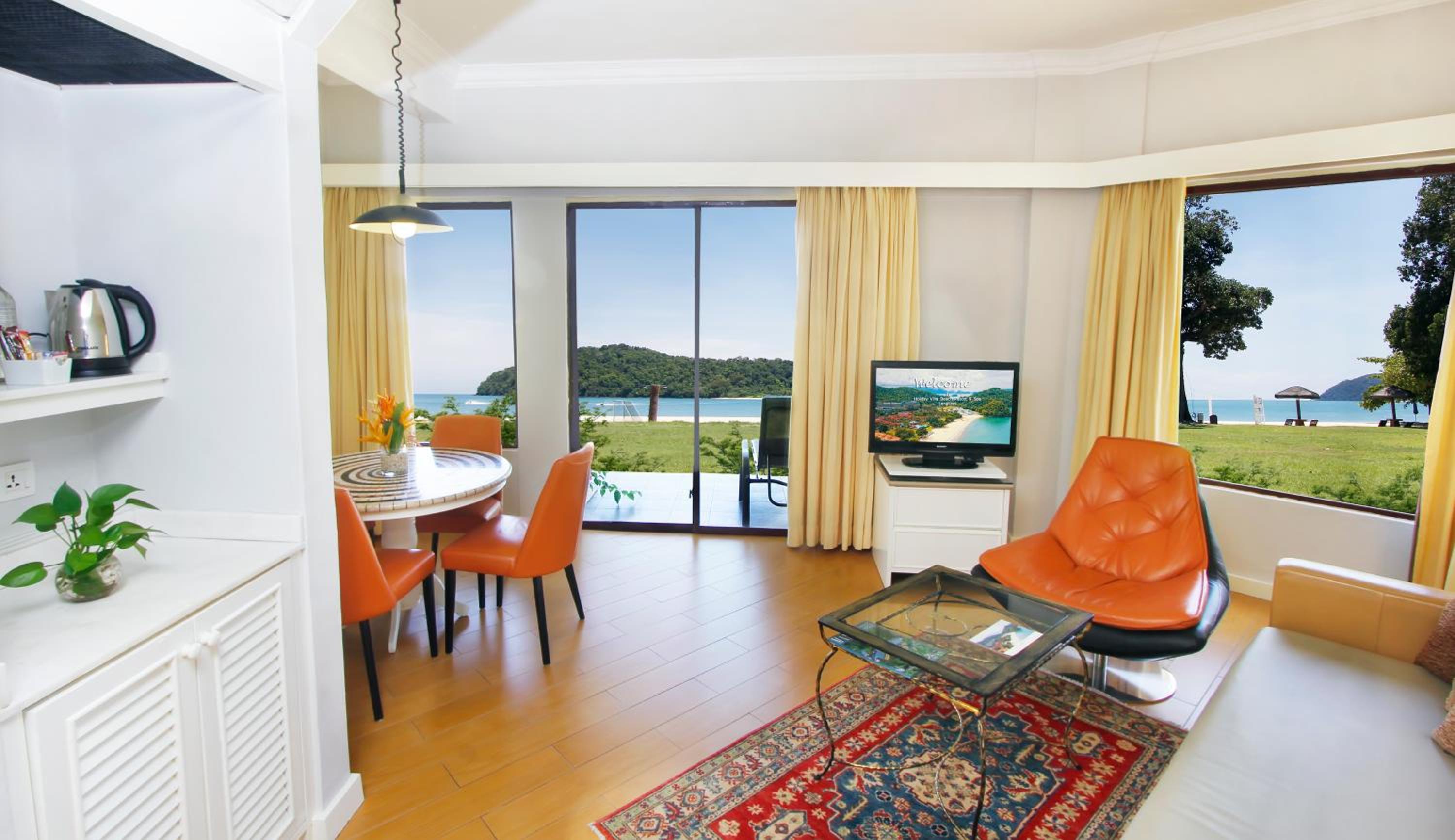 Prima Beach Suite photo 3