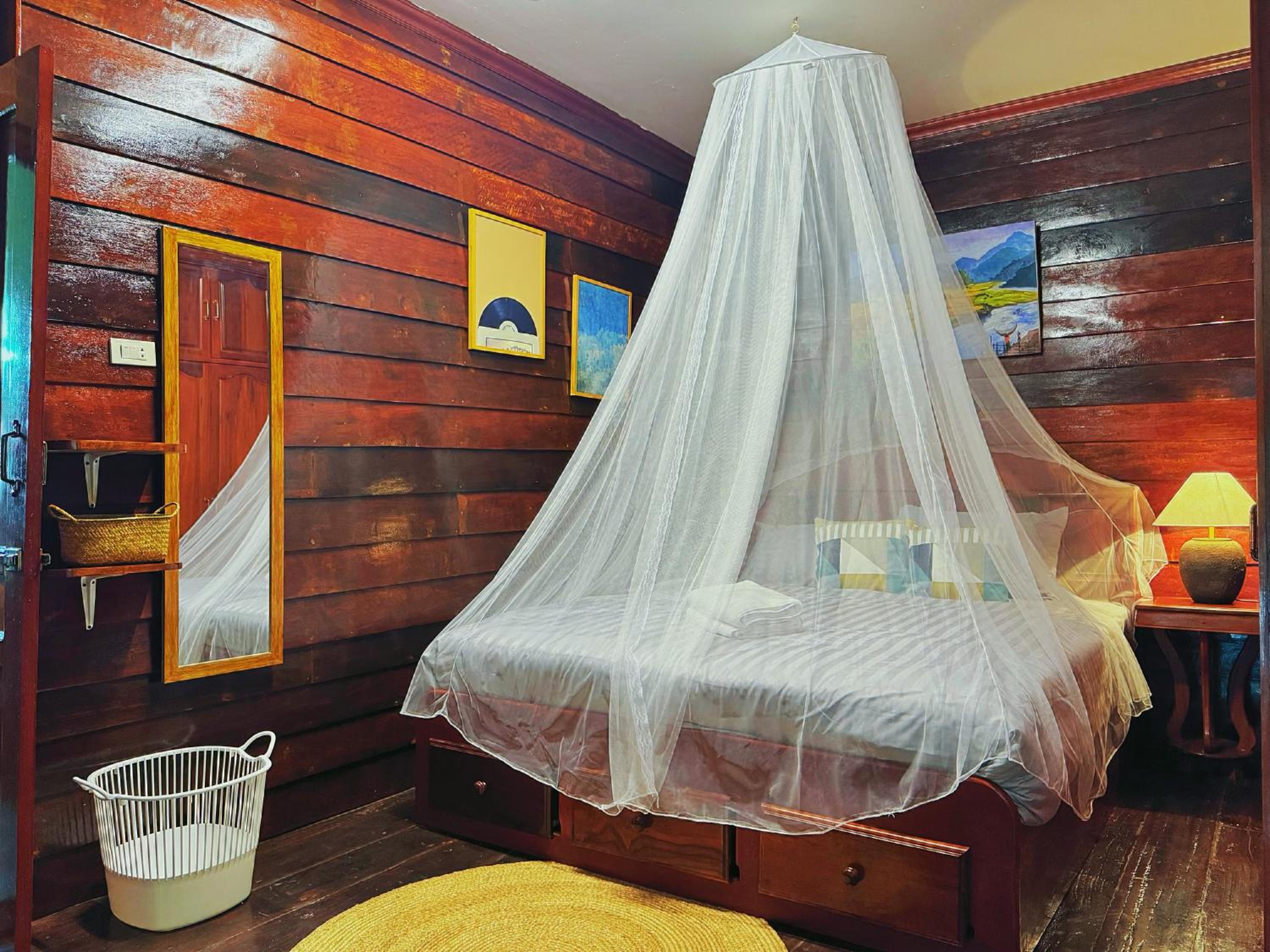 Deluxe King Suite photo 2