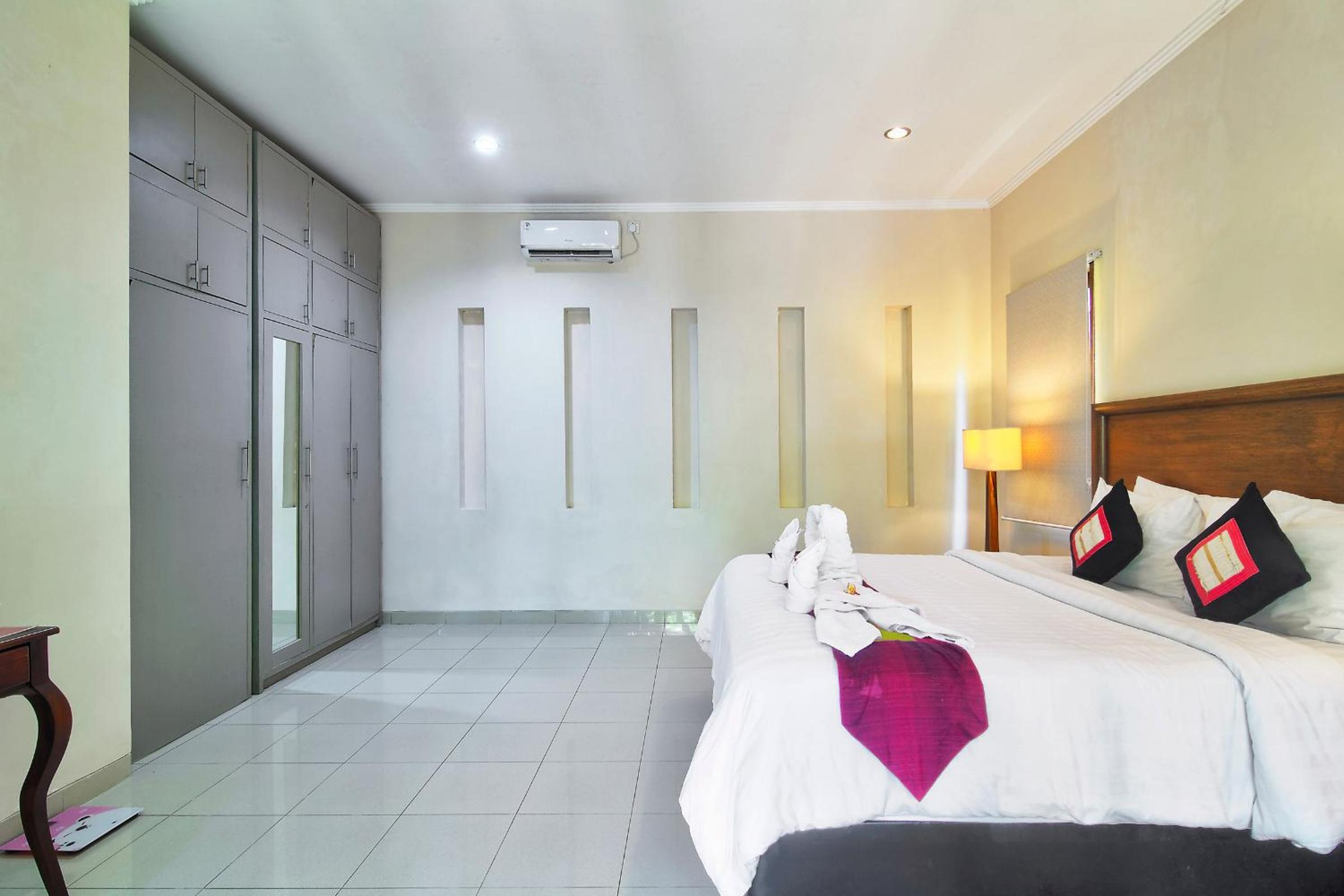 Three-Bedroom Villa photo 2