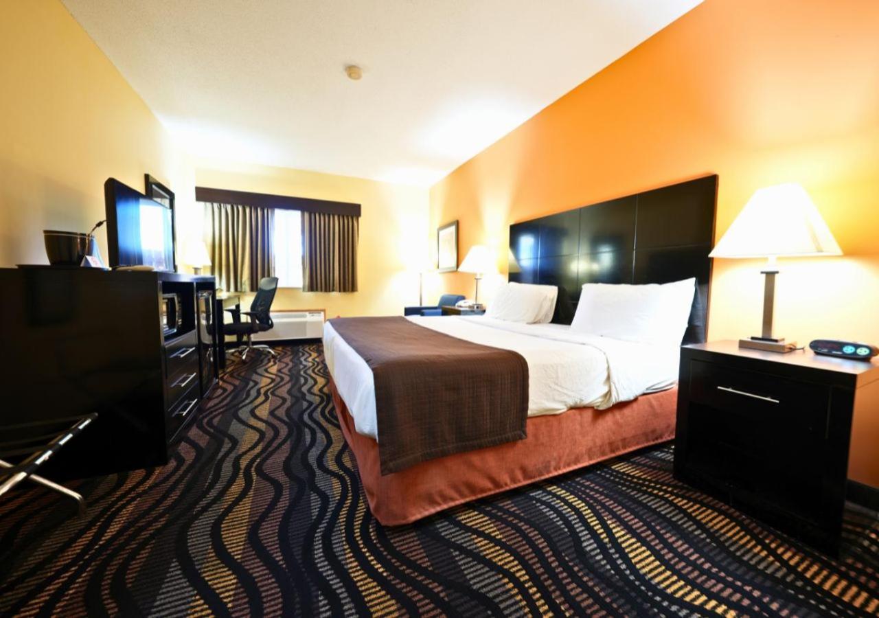 Standard King Room photo 1