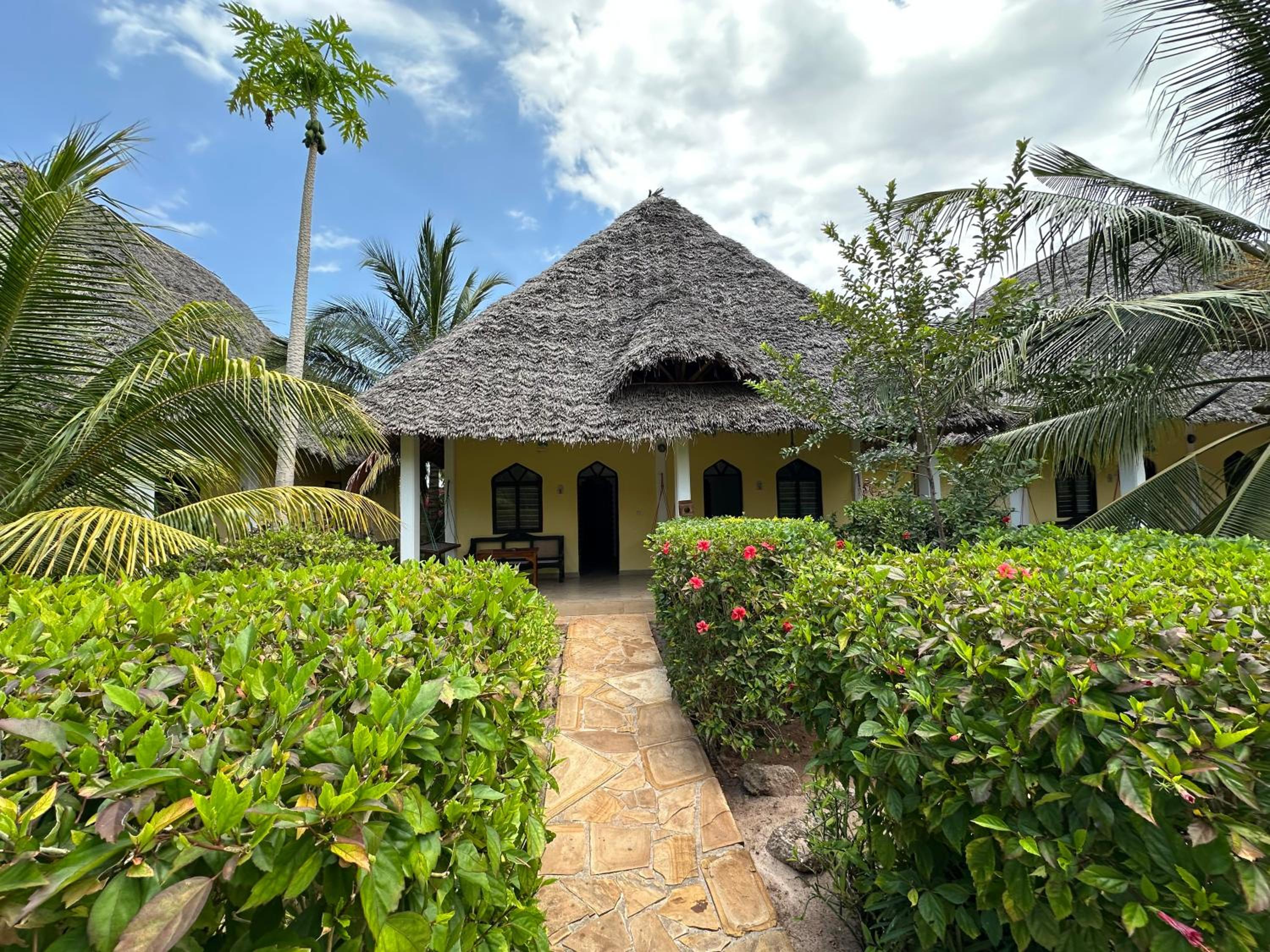 Deluxe Bungalow photo 2
