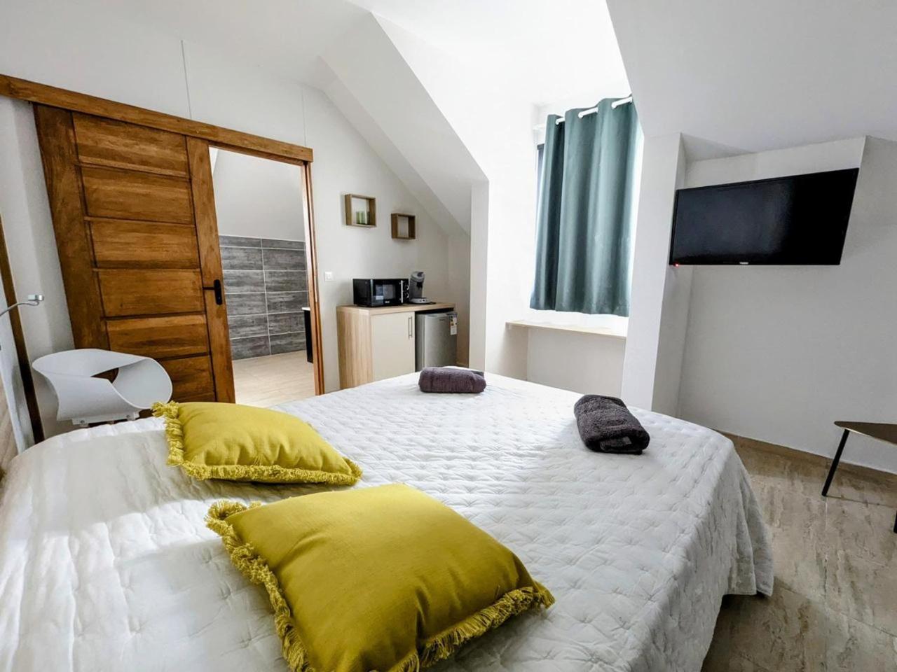 One-Bedroom Apartment photo 2