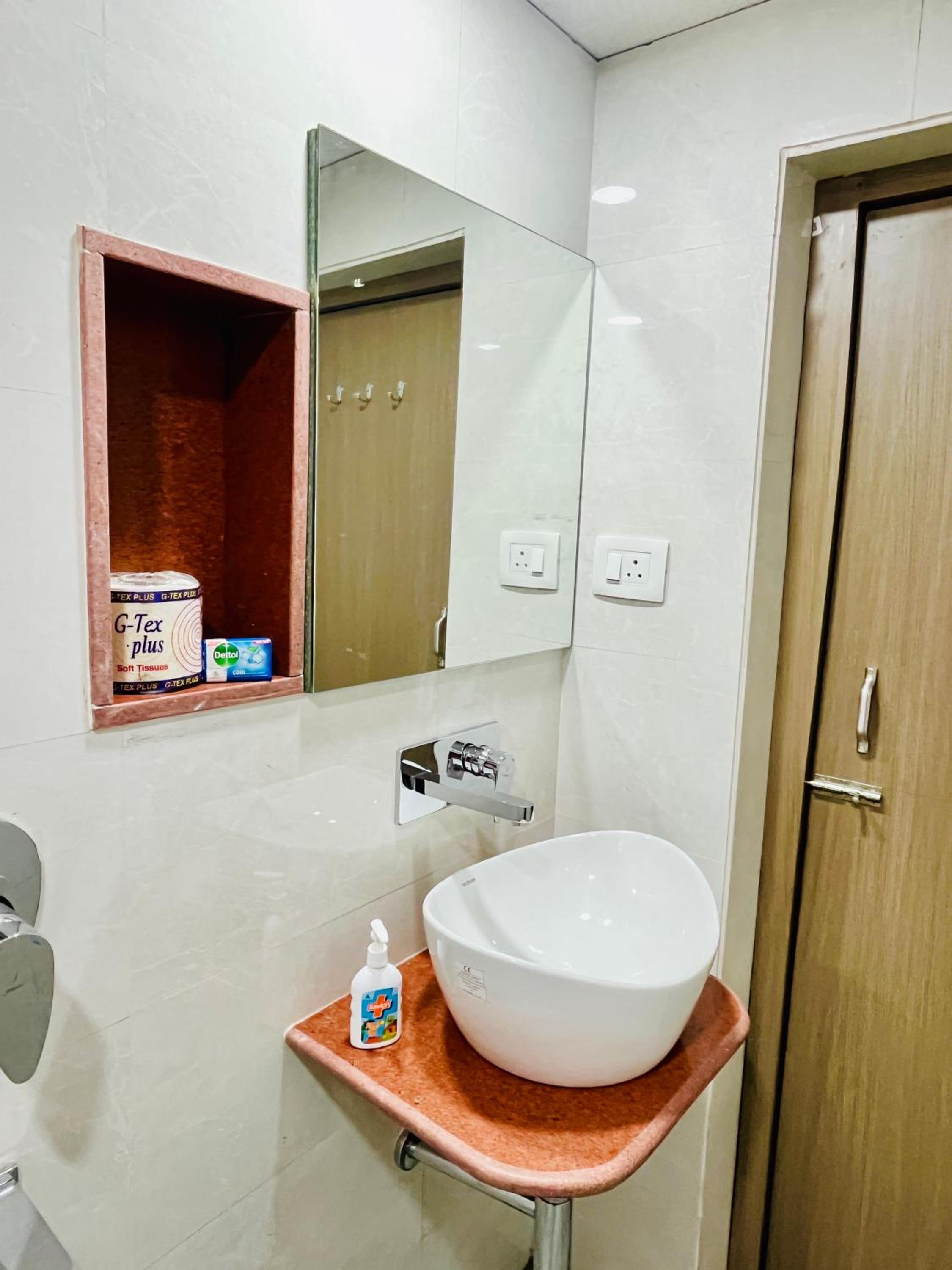 Deluxe Double Room (2 Adults + 1 Child) - Photo 3