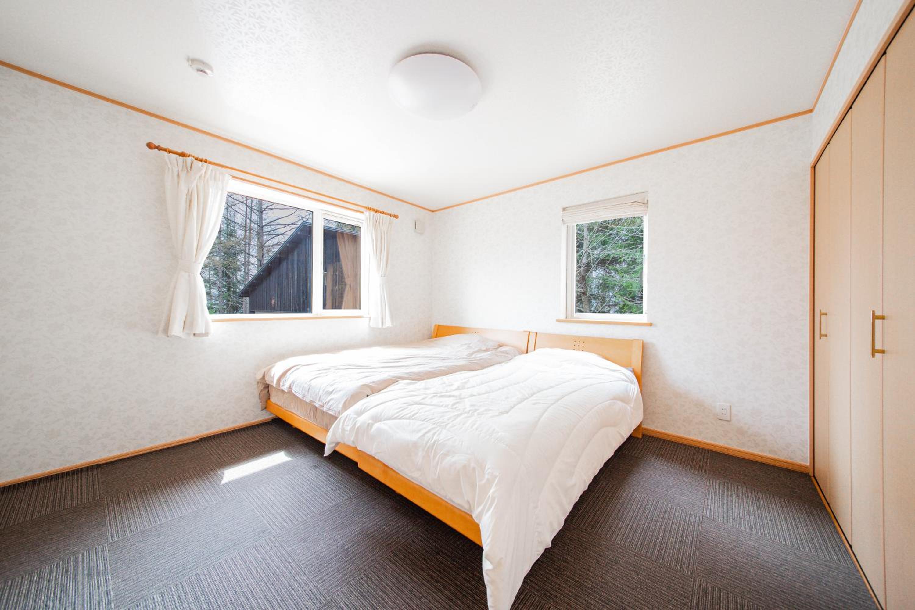 Three-Bedroom House photo 2