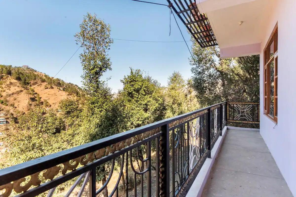 Family Room with Mountain View photo 3