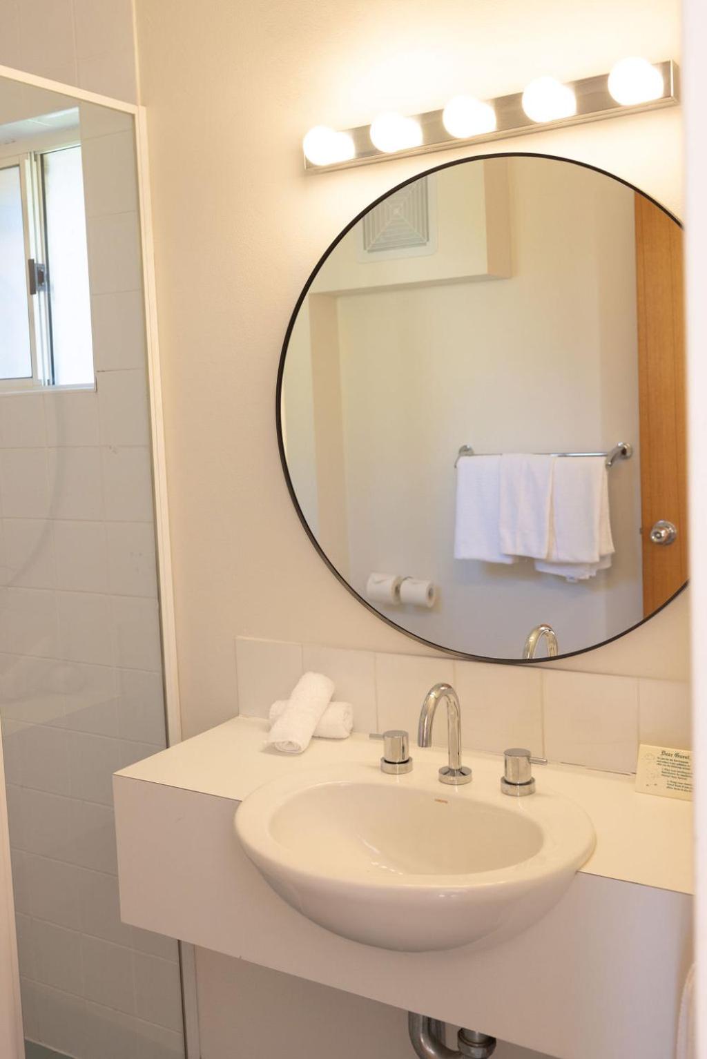 Deluxe Double or Twin Room with Lake View photo 2