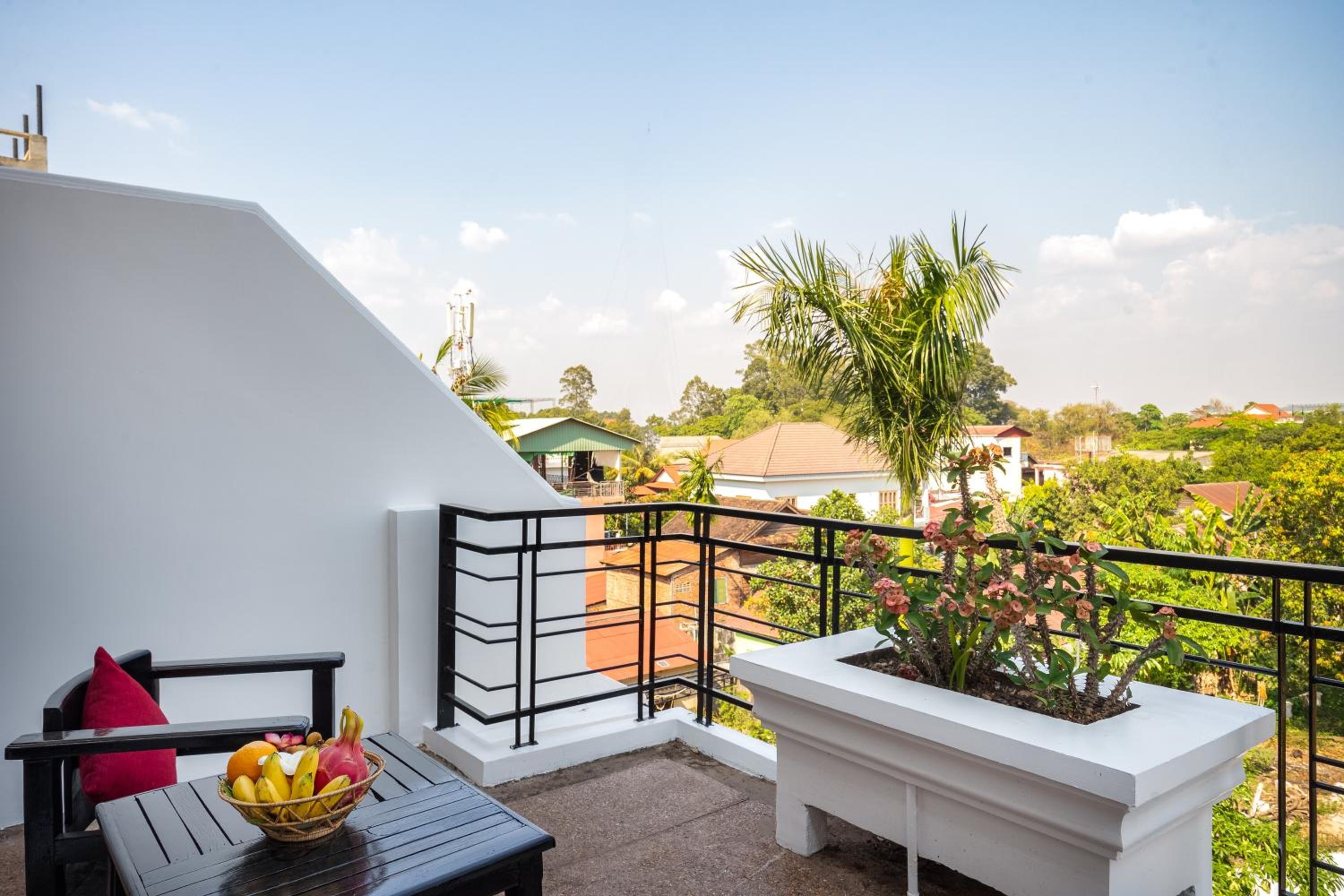 Suite With Pool View - Photo 6