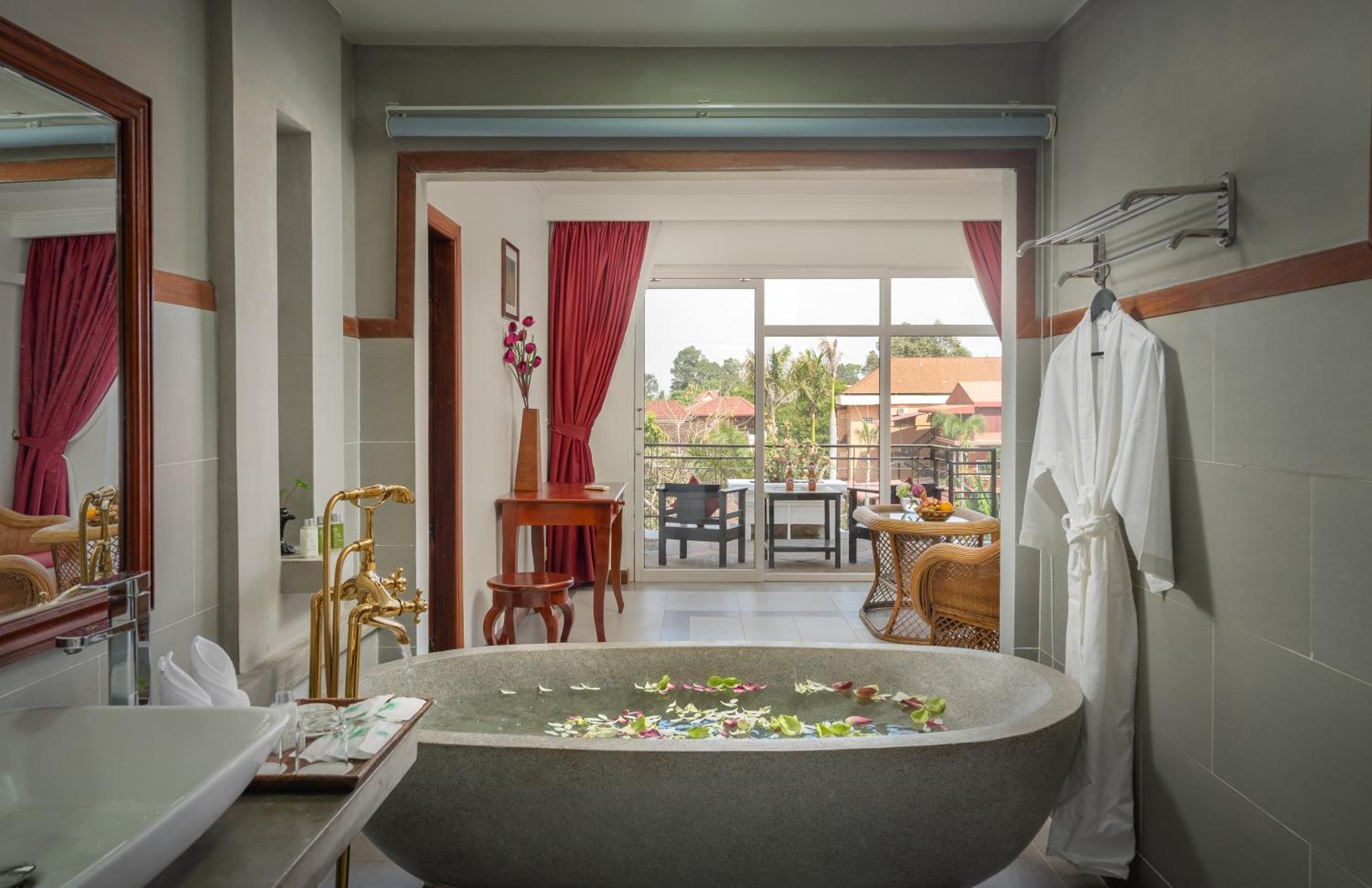 Suite With Pool View - Photo 2