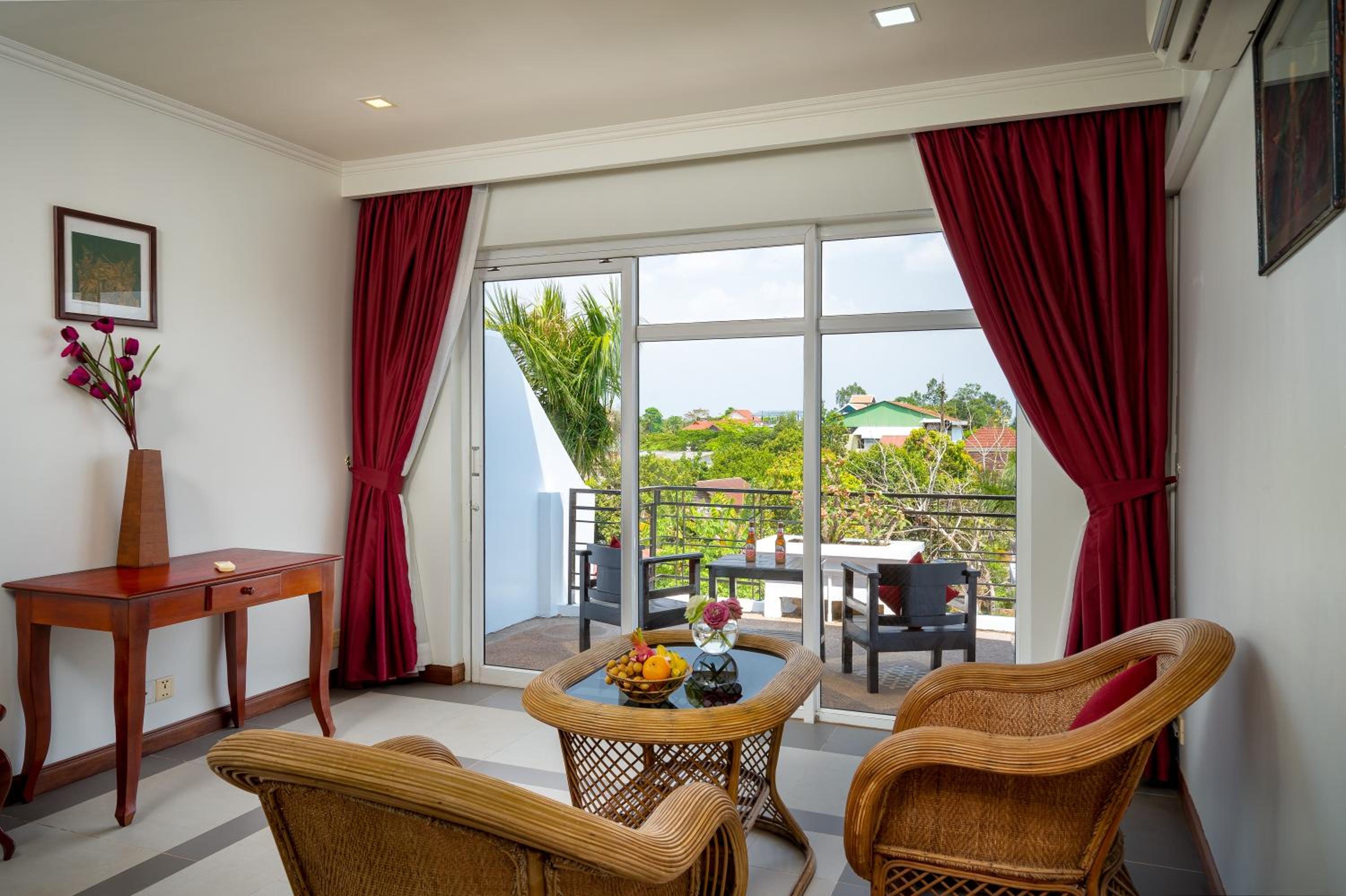 Suite With Pool View - Photo 3