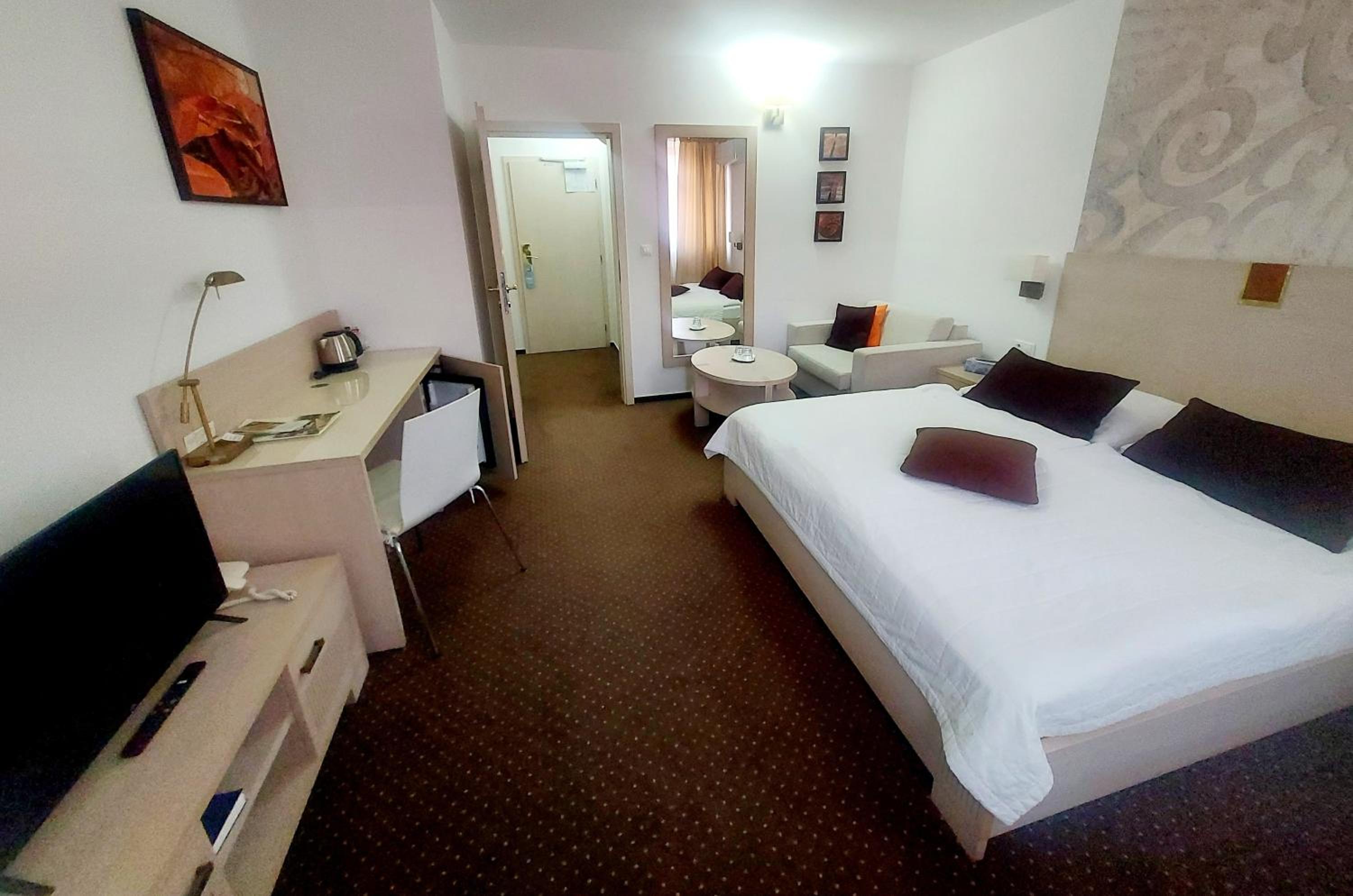 Standard Double Room - Photo 1