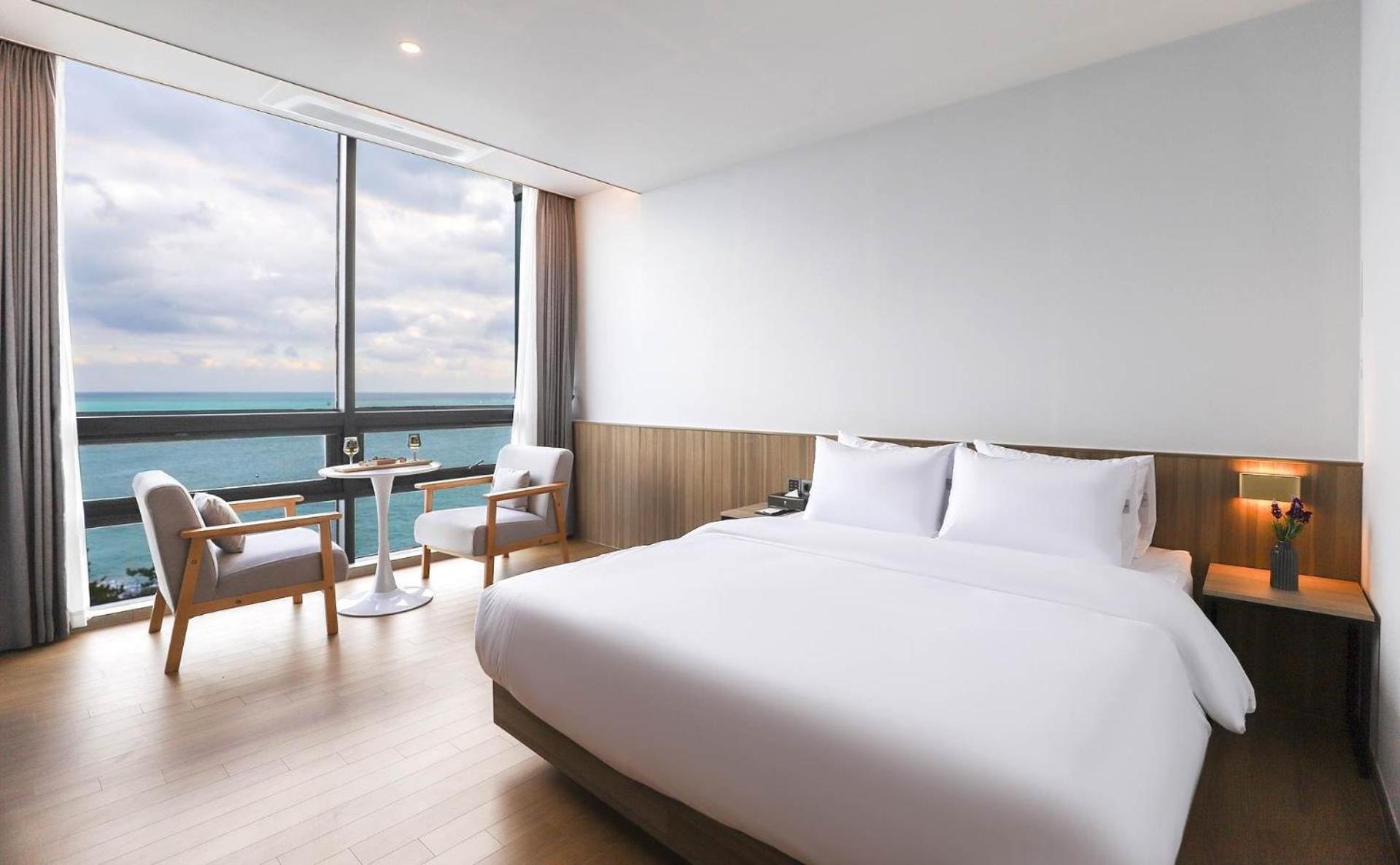 Deluxe Double Room with Sea View - Photo 2