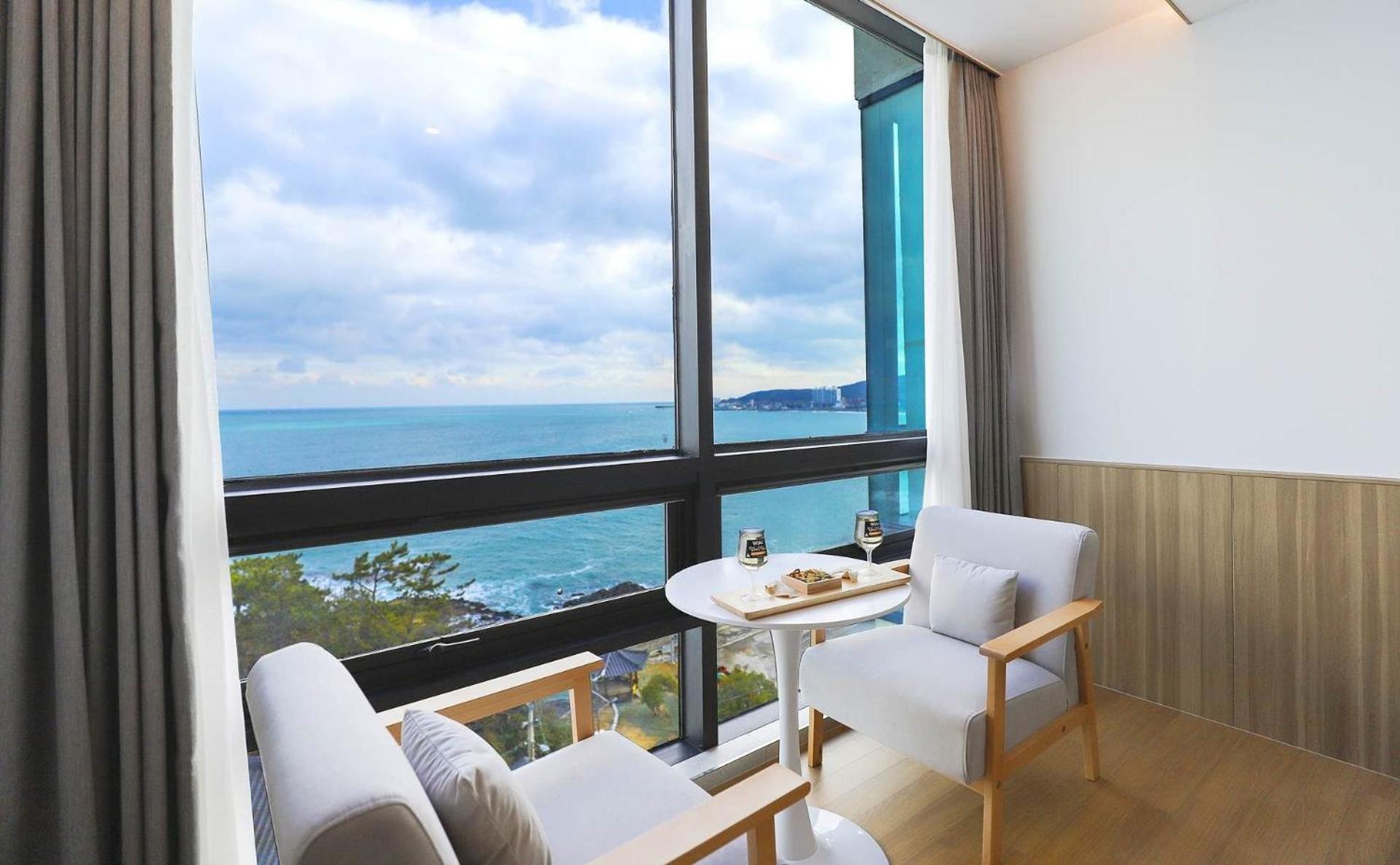 Deluxe Double Room with Sea View - Photo 5