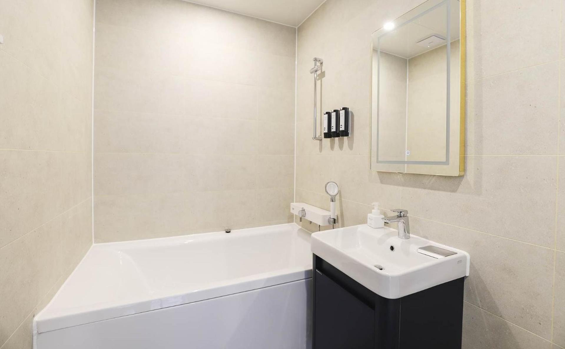 Deluxe Double Room with Sea View - Photo 3