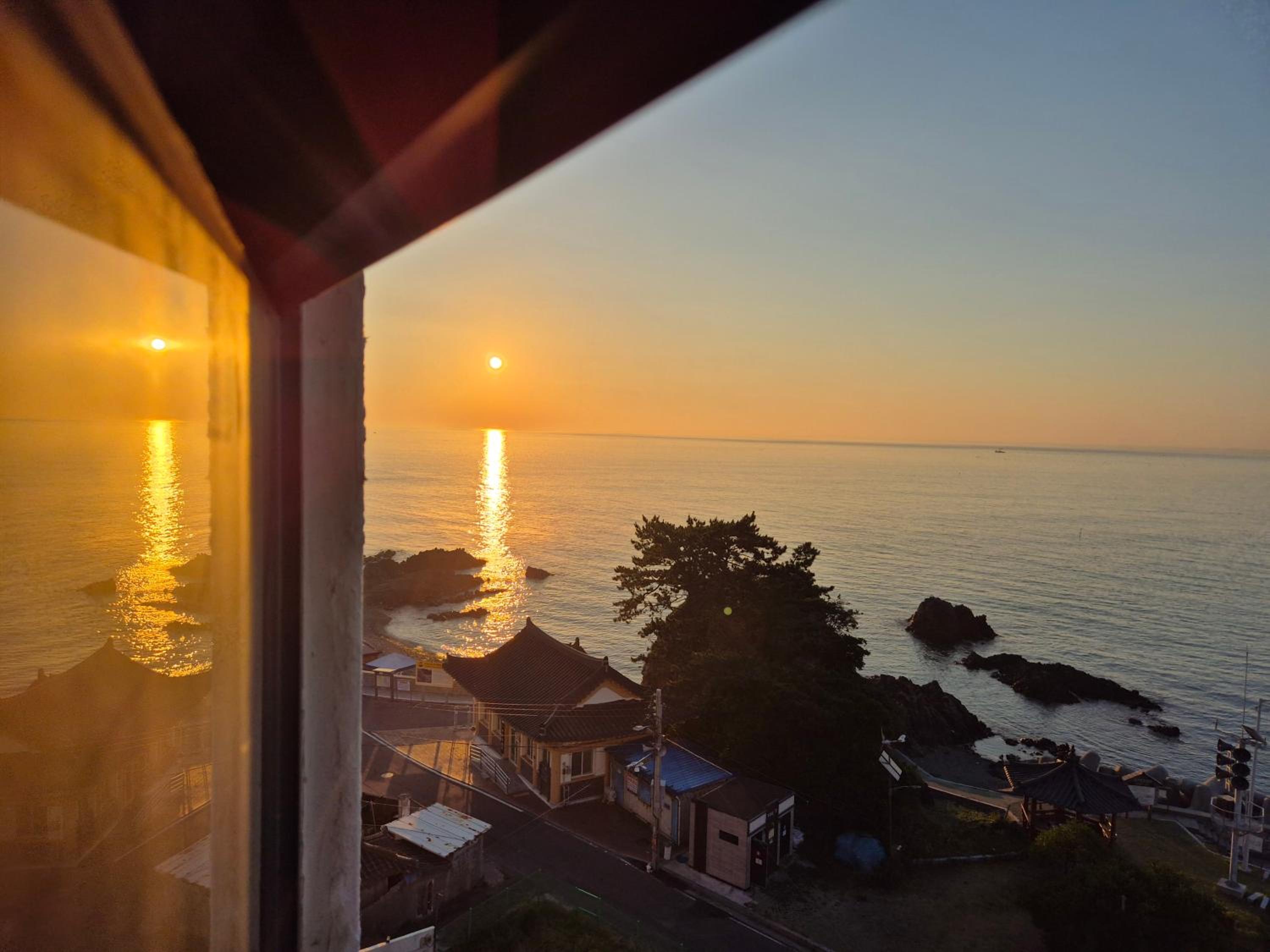 Deluxe Double Room with Sea View - Photo 4
