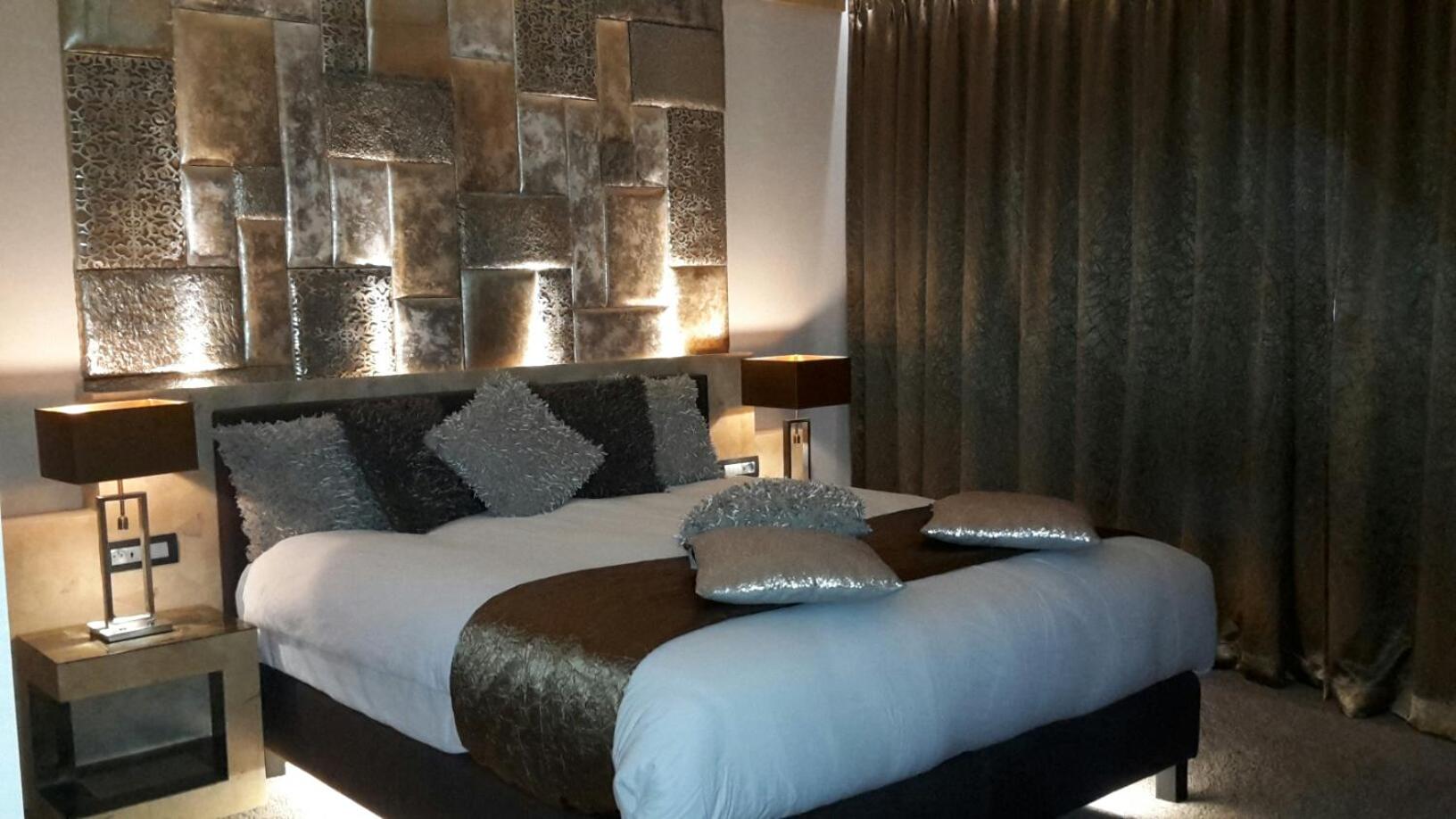 Deluxe King Room - Photo 1