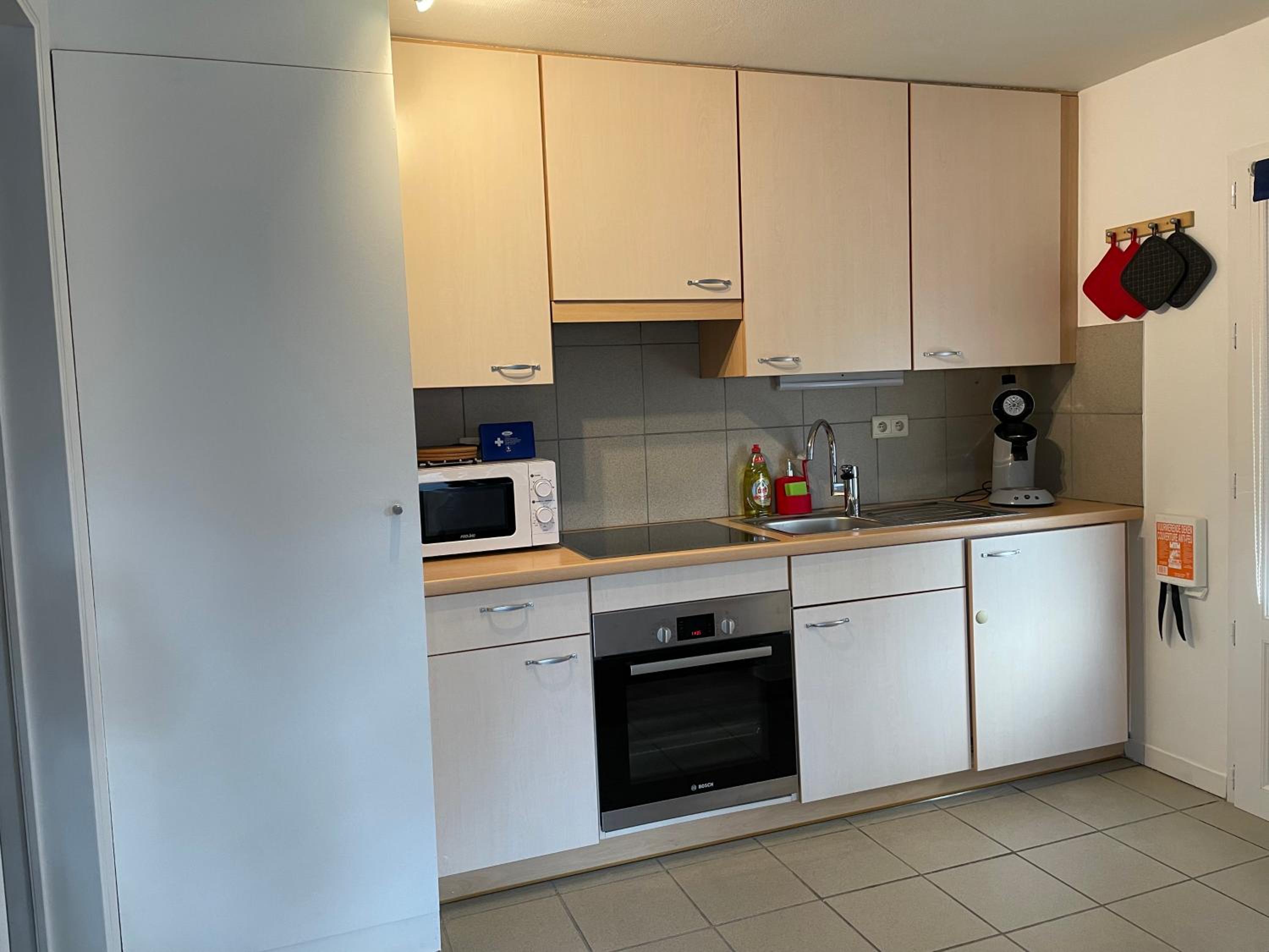 One-Bedroom Apartment - Photo 12