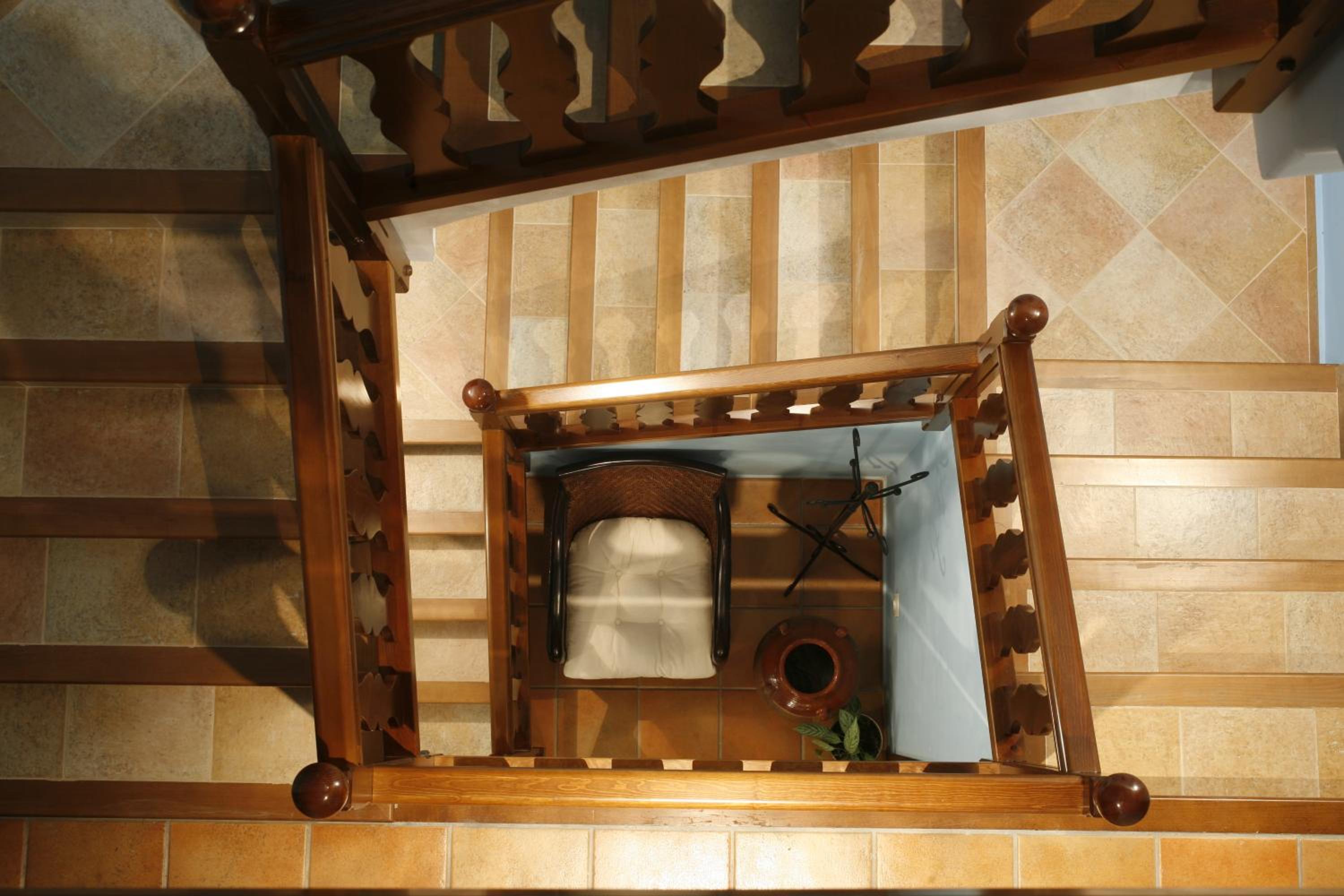 Seven-Bedroom House photo 3