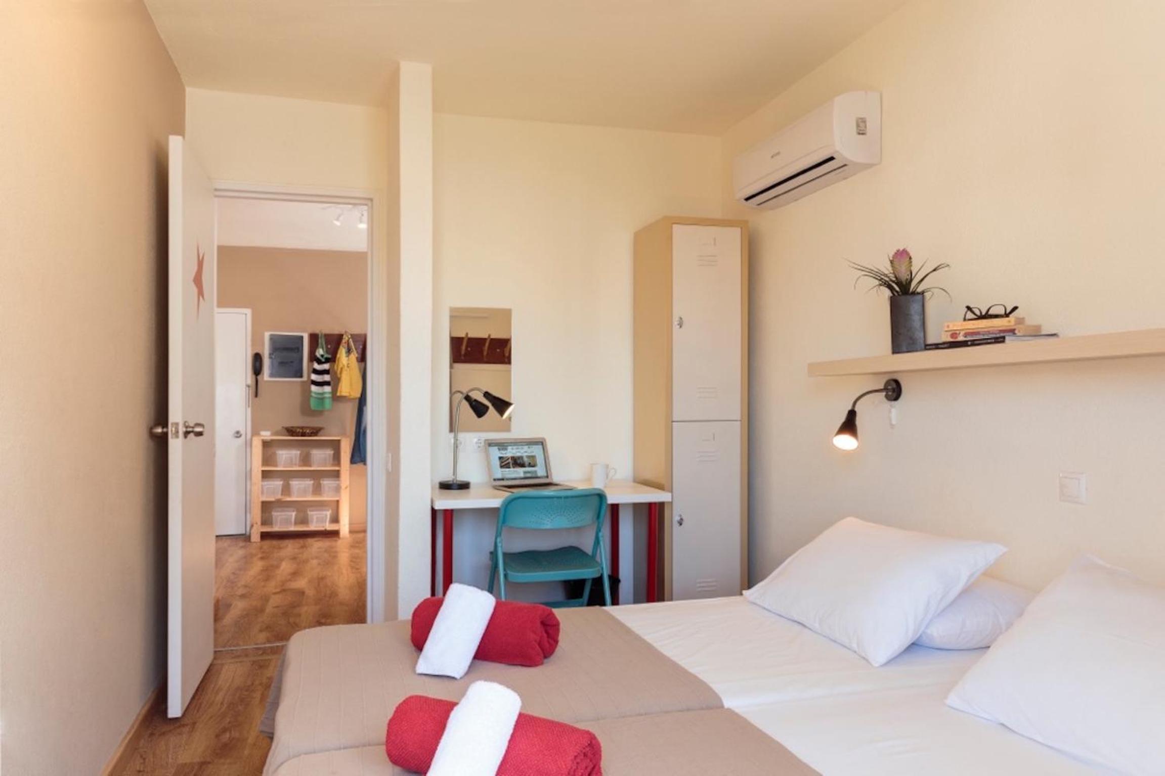 Double Room with Shared Bathroom photo 3