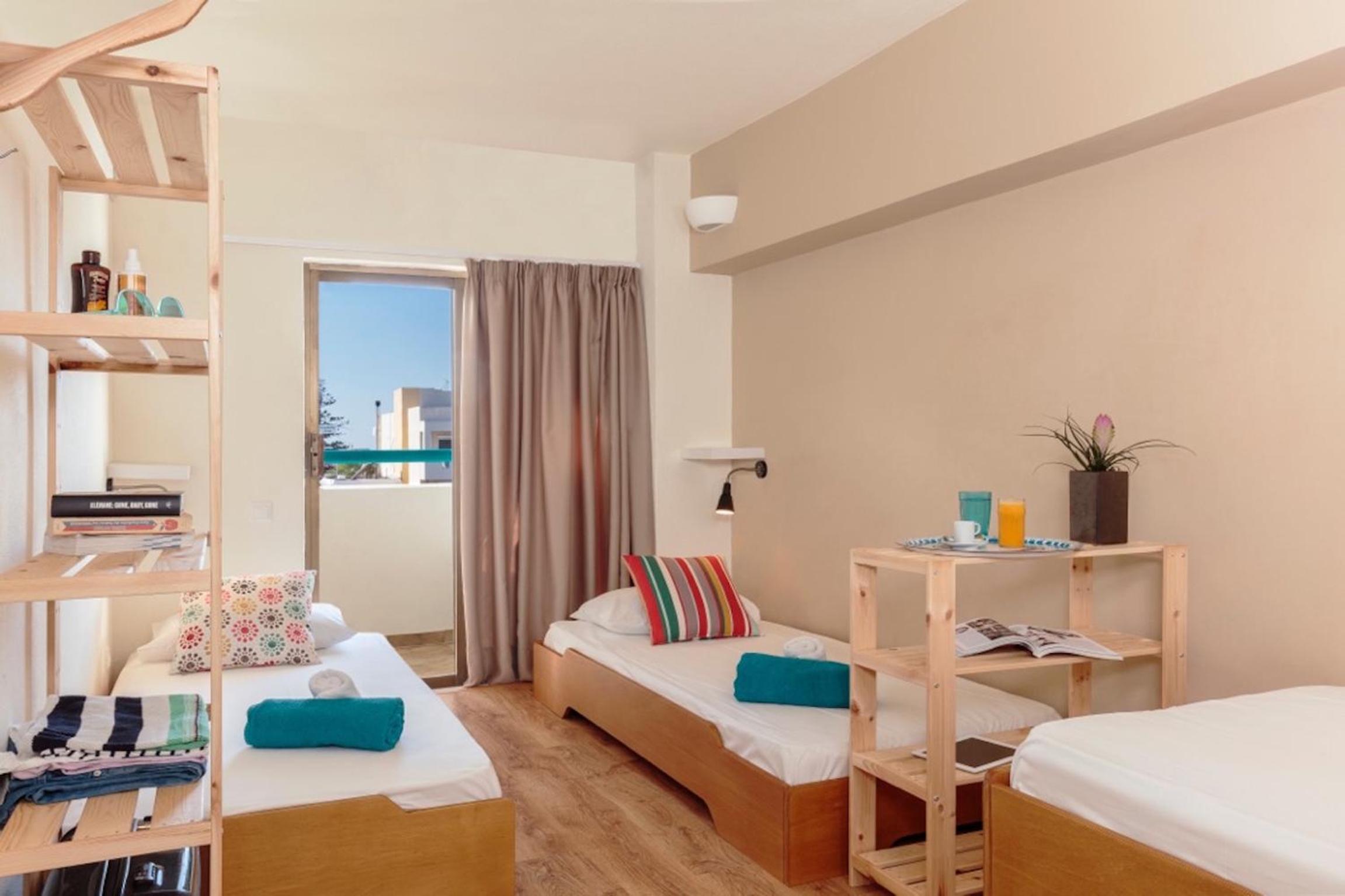 Bed in 6-Bed Dormitory Room photo 3