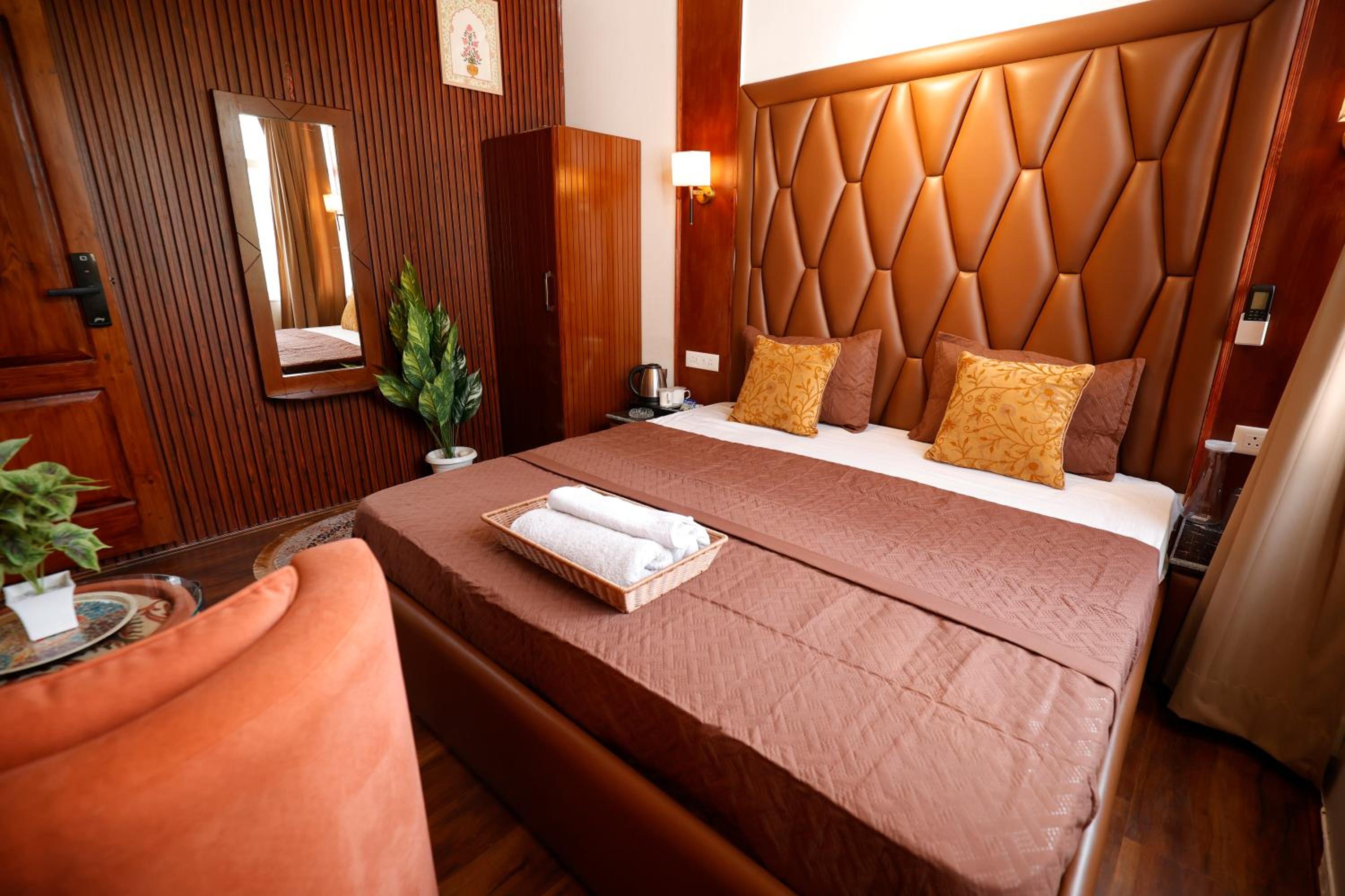 Deluxe Room - Photo 9