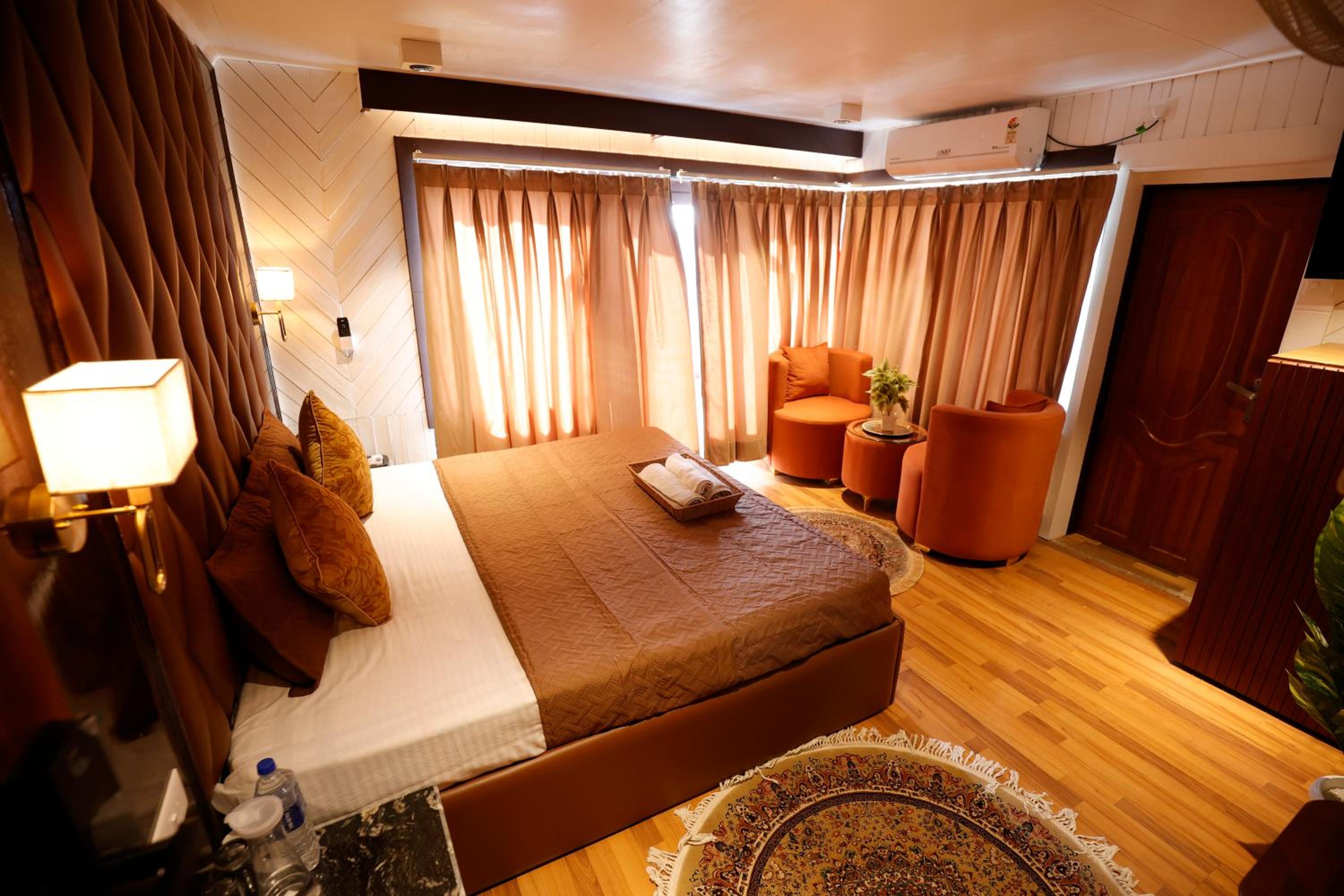 Deluxe Room - Photo 2