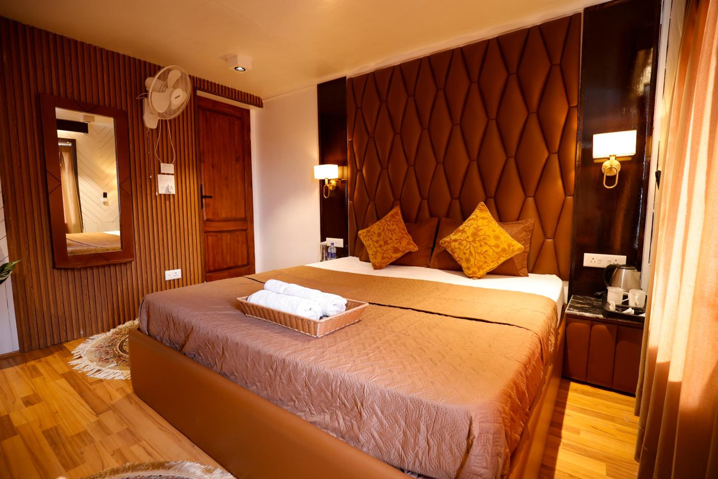 Deluxe Room - Photo 3