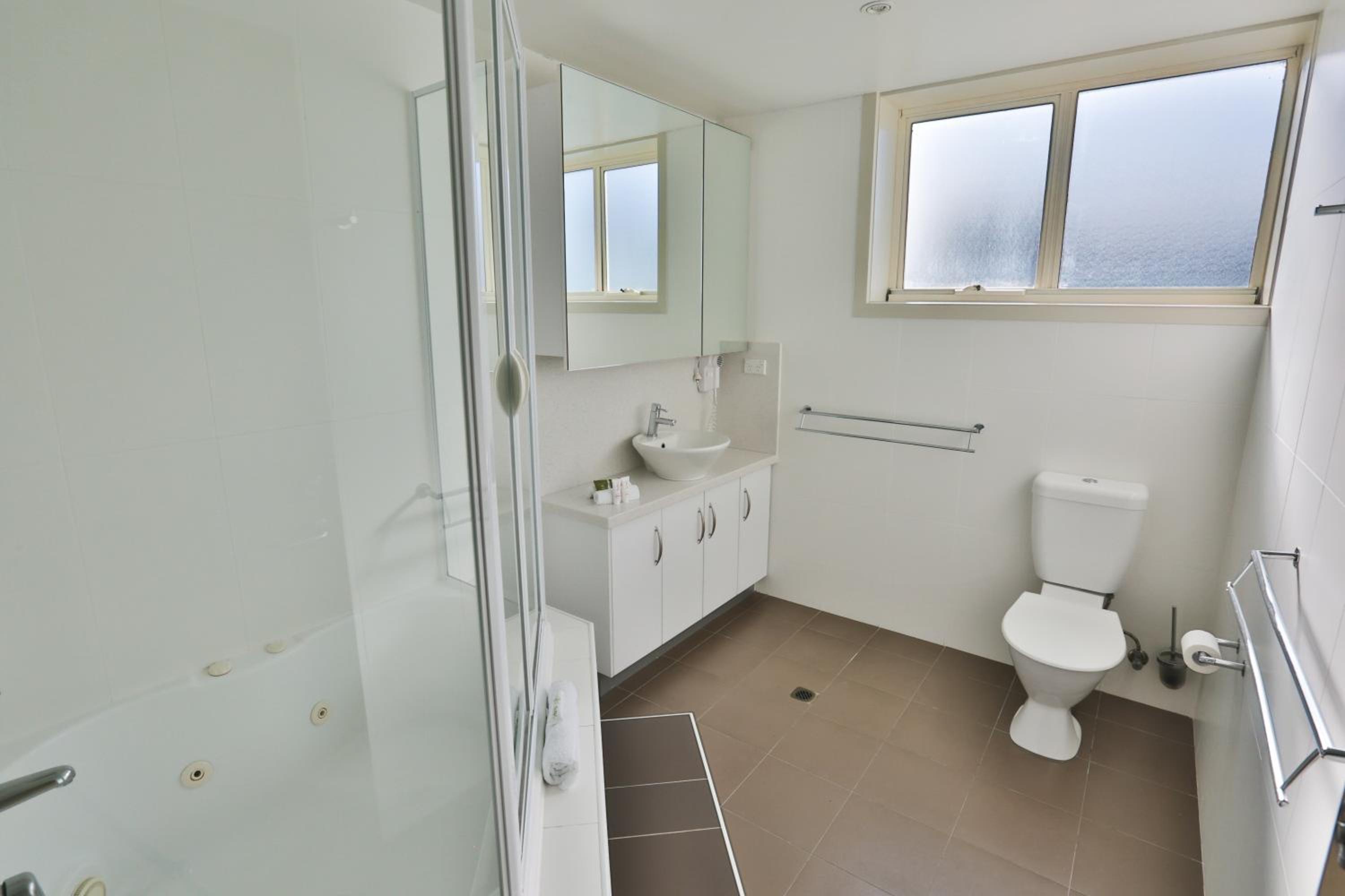 Luxury Two-Bedroom Apartment with Spa Bath photo 3