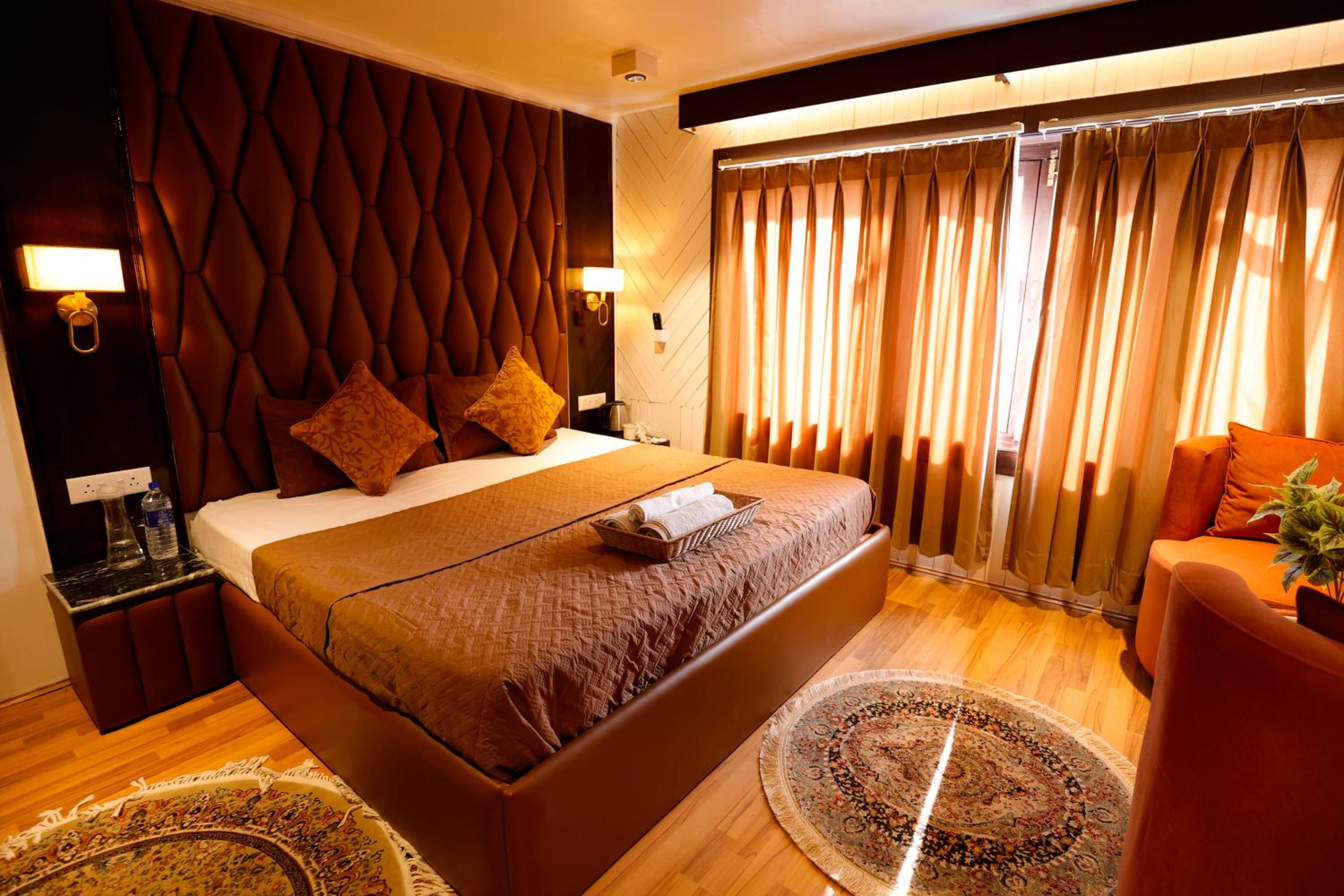 Deluxe Room - Photo 7
