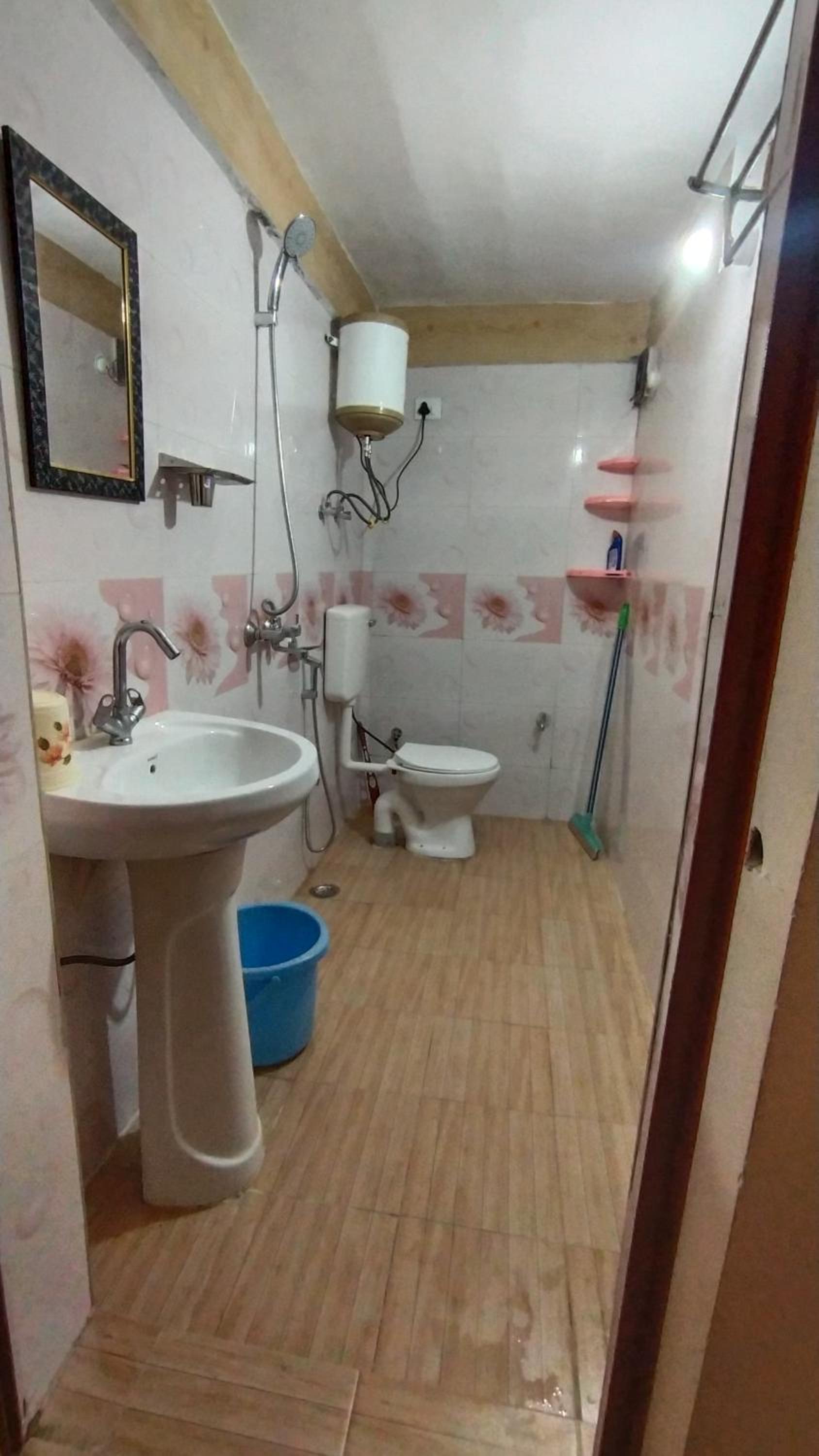Small Double Room - Photo 9