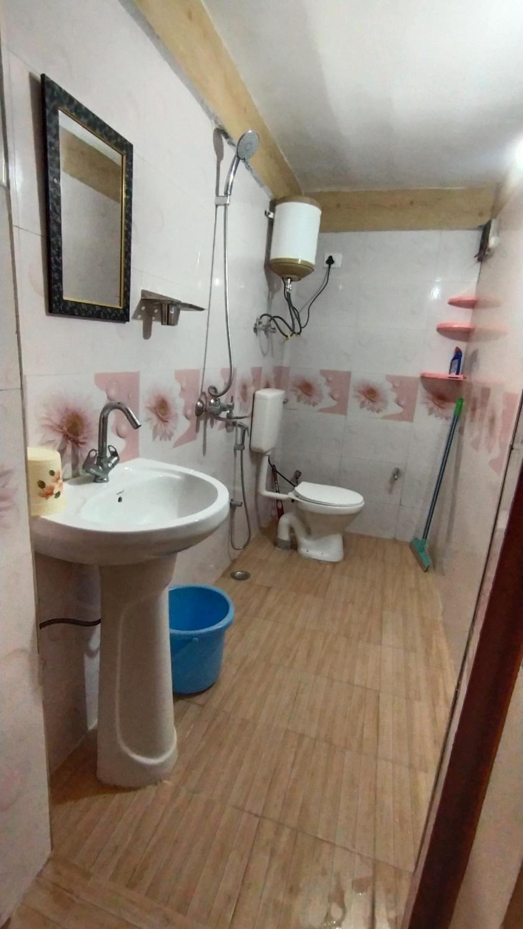 Small Double Room - Photo 8