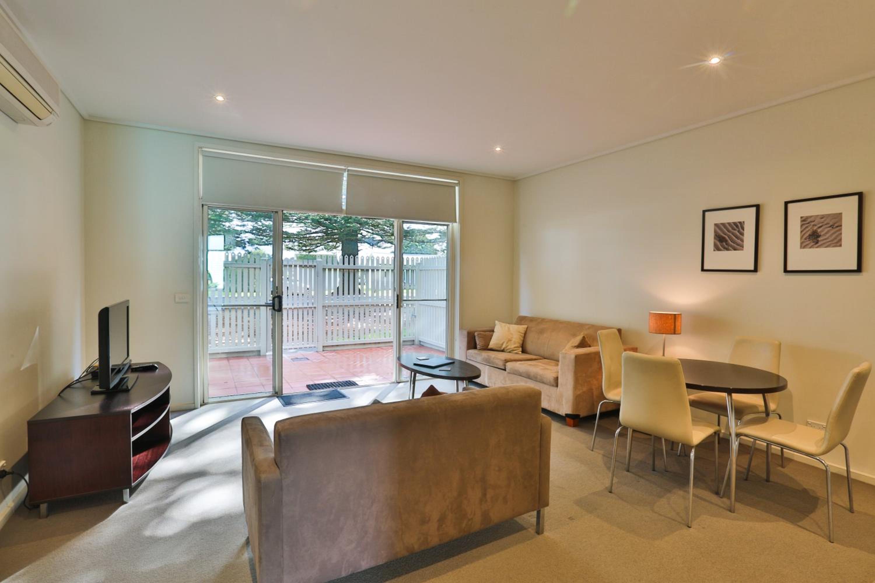 One-Bedroom Apartment - Ground Floor photo 3