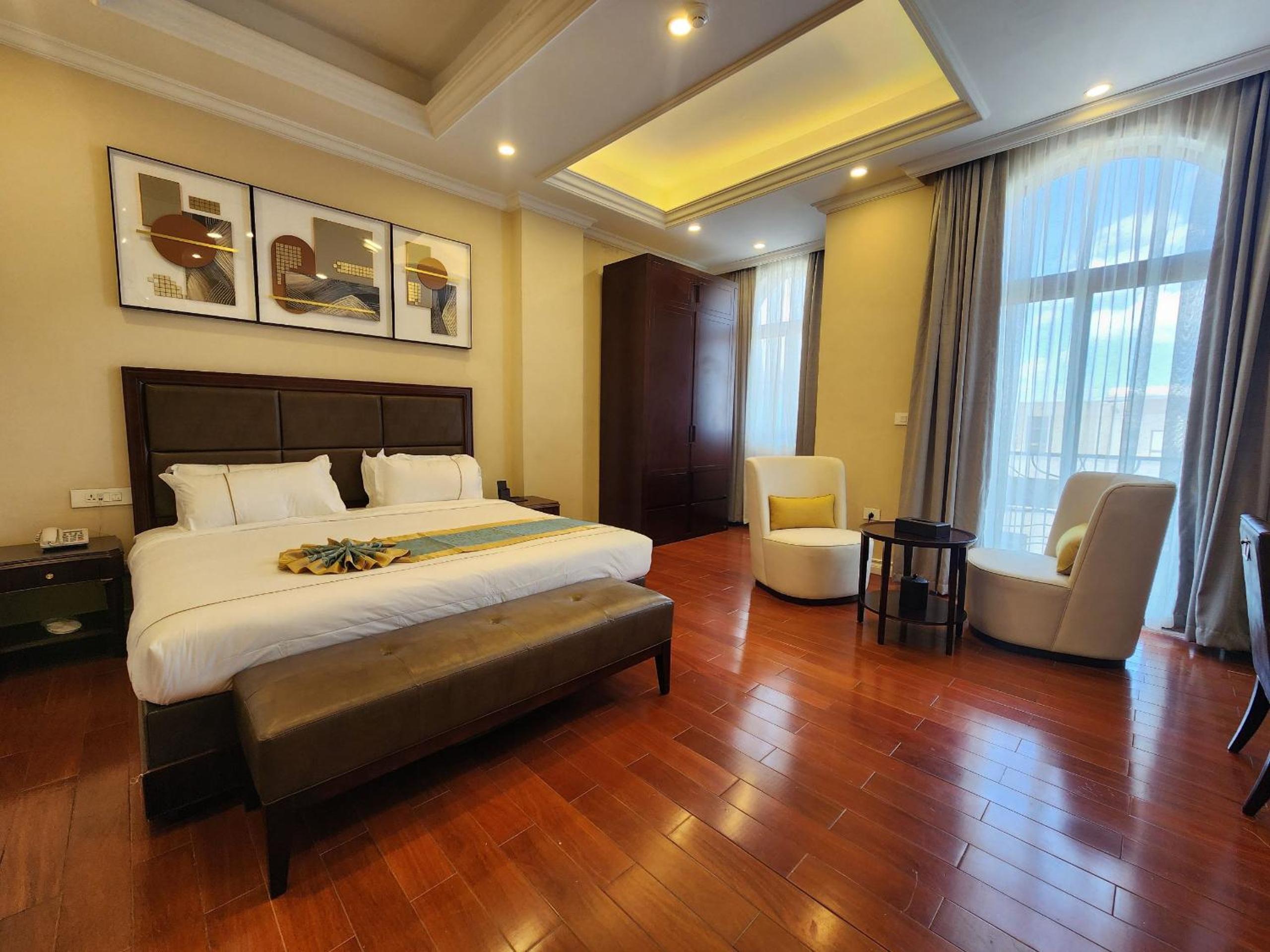 Deluxe Double Room (2 Adults + 1 Child)
