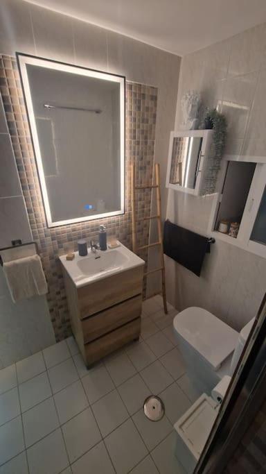 One-Bedroom Apartment photo 3