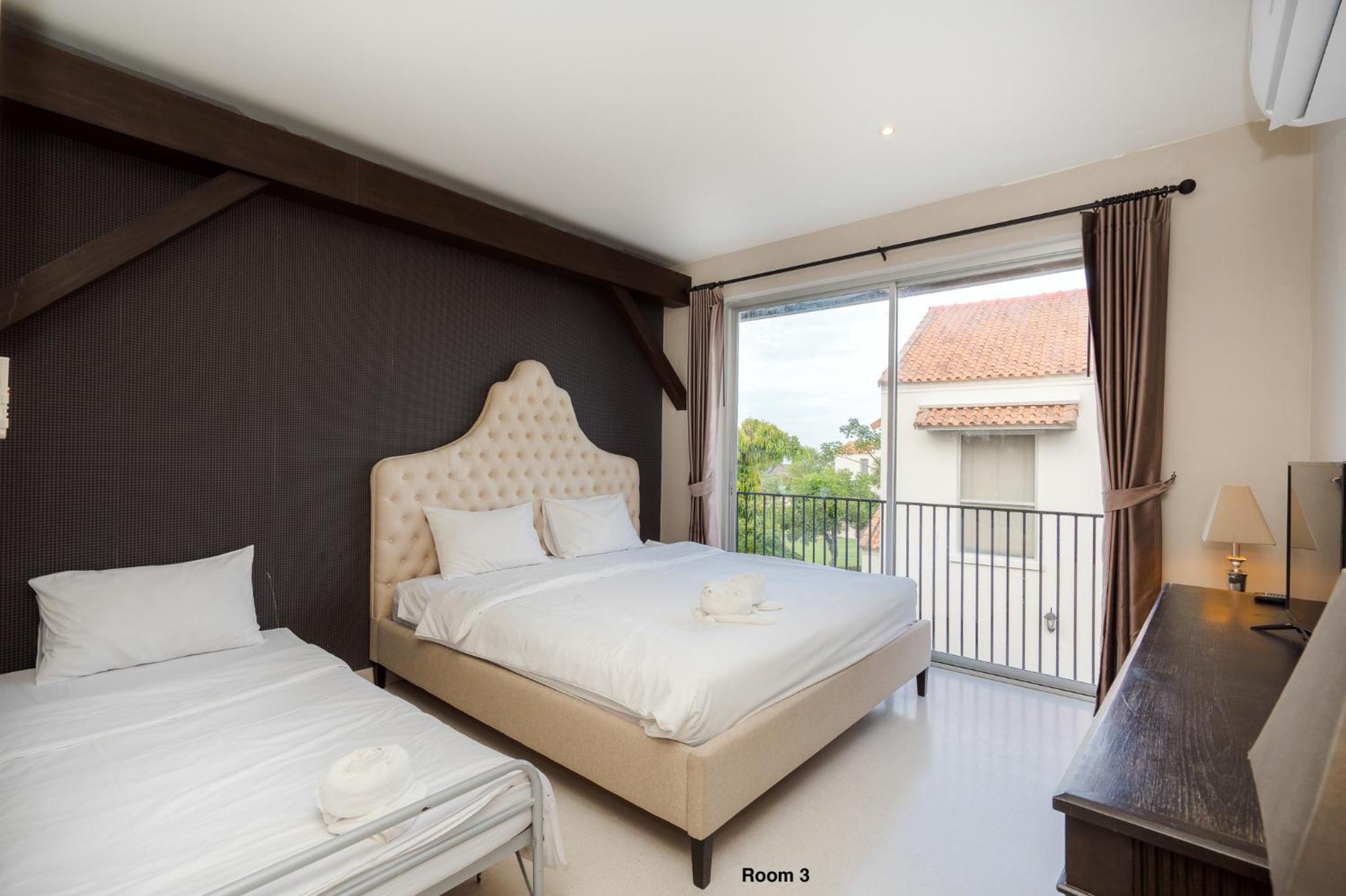 Villa with Garden View - Photo 13