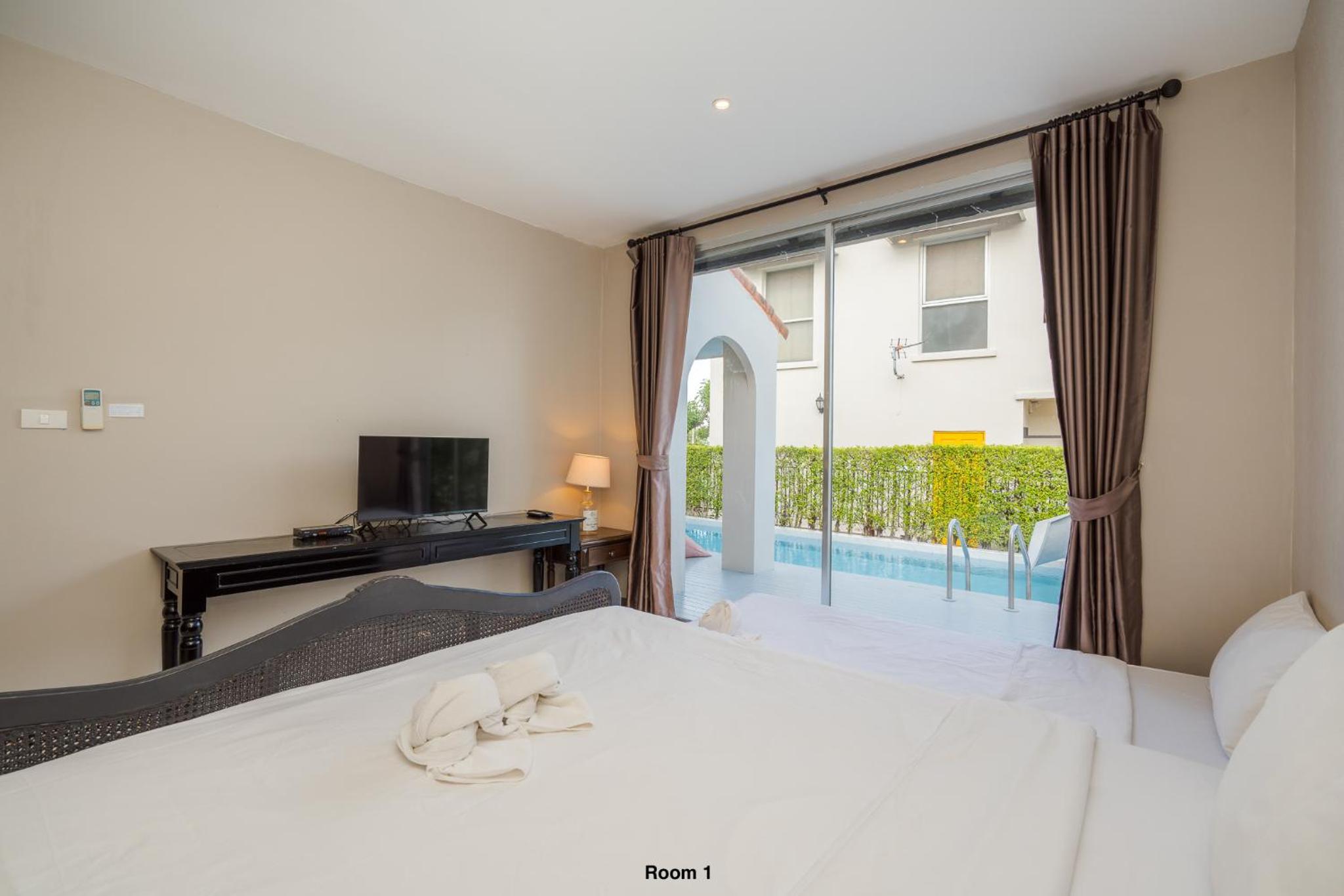 Villa with Garden View - Photo 10