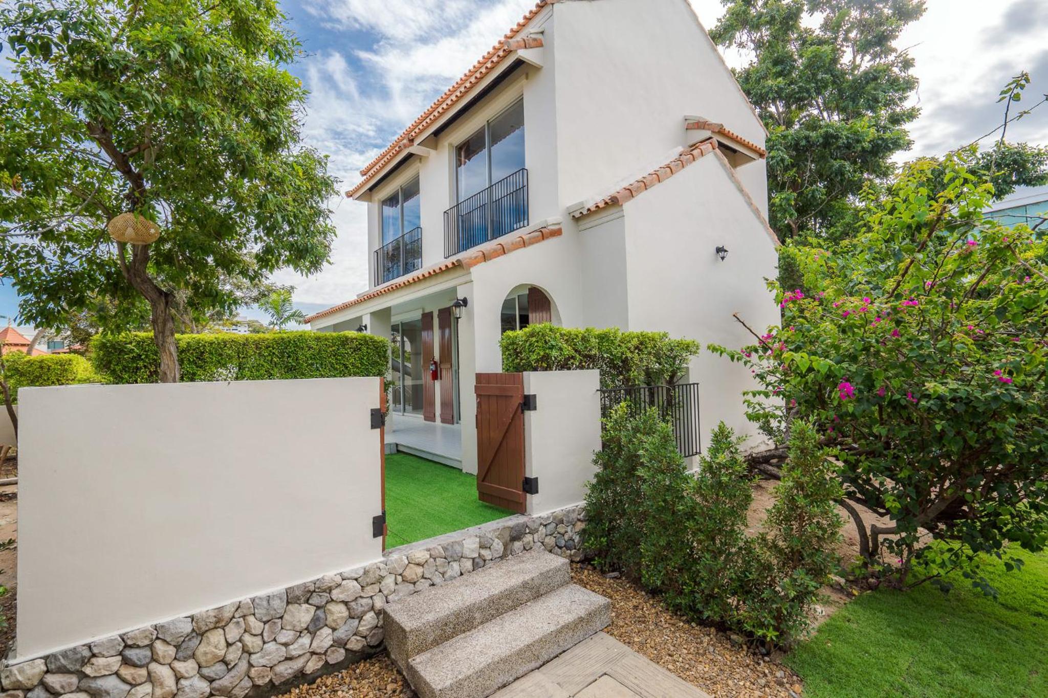 Villa with Garden View - Photo 38