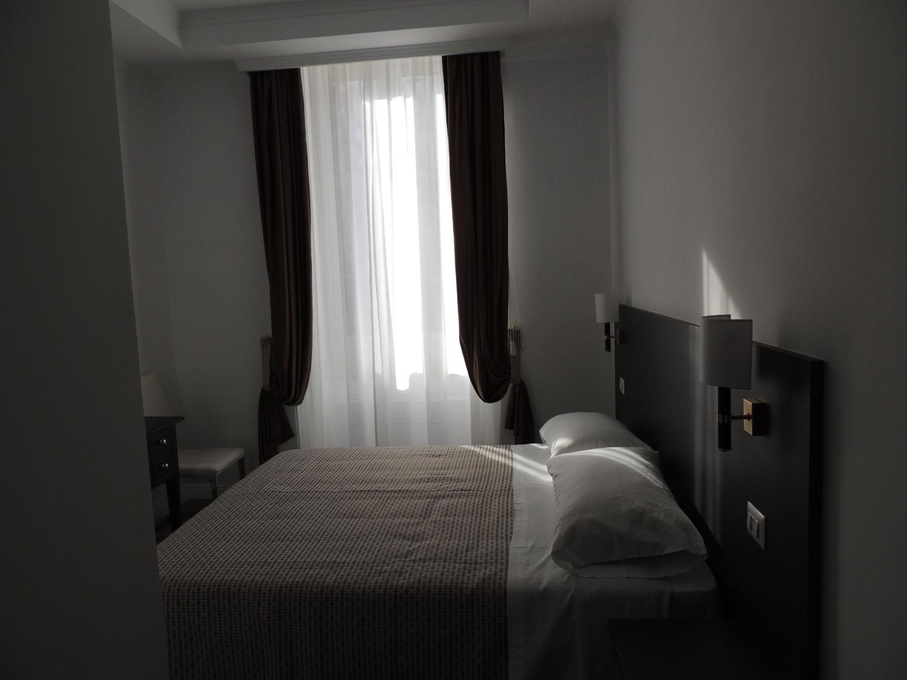 Double Room with Private Bathroom photo 2