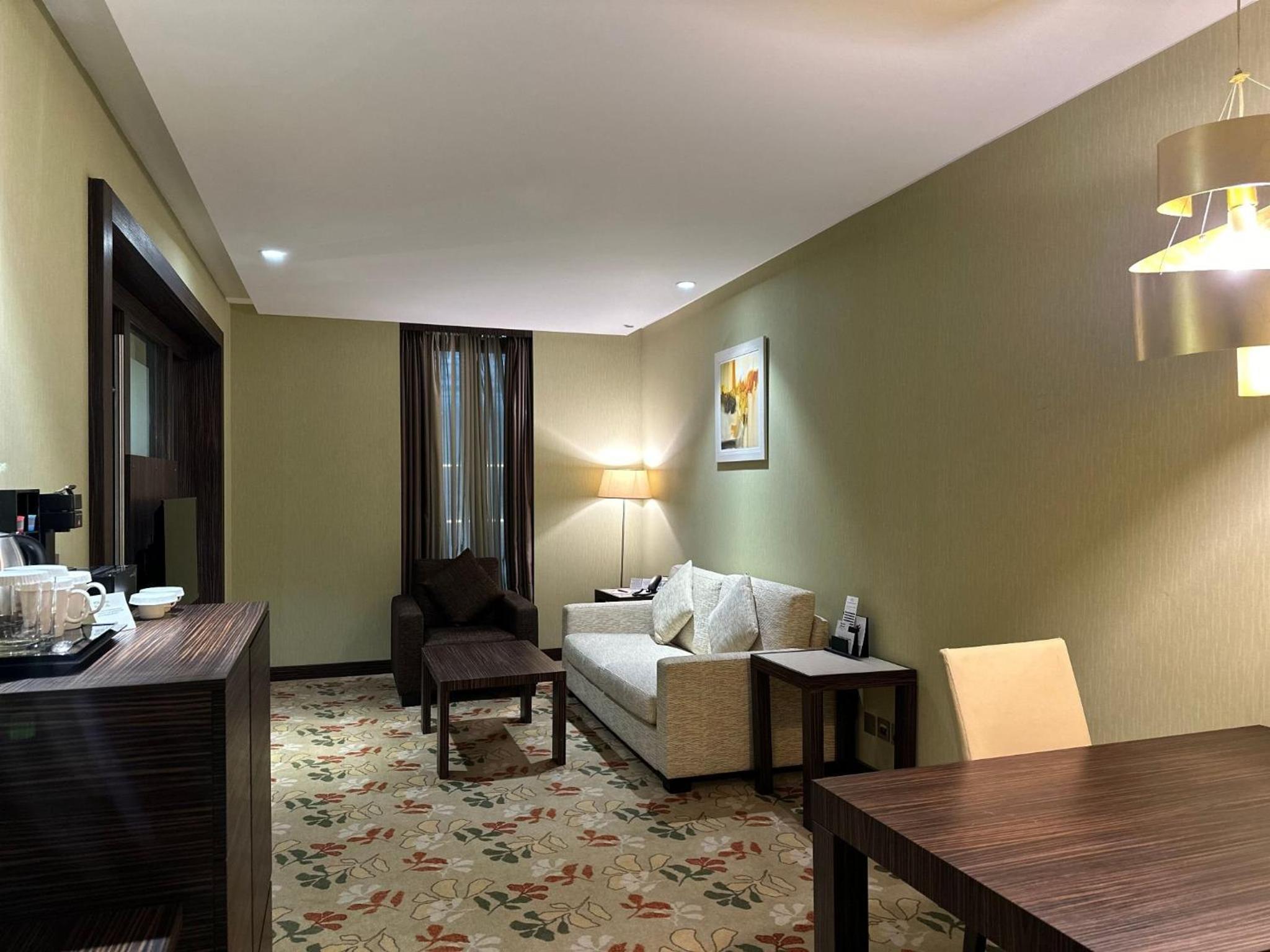 Premium King Room photo 3