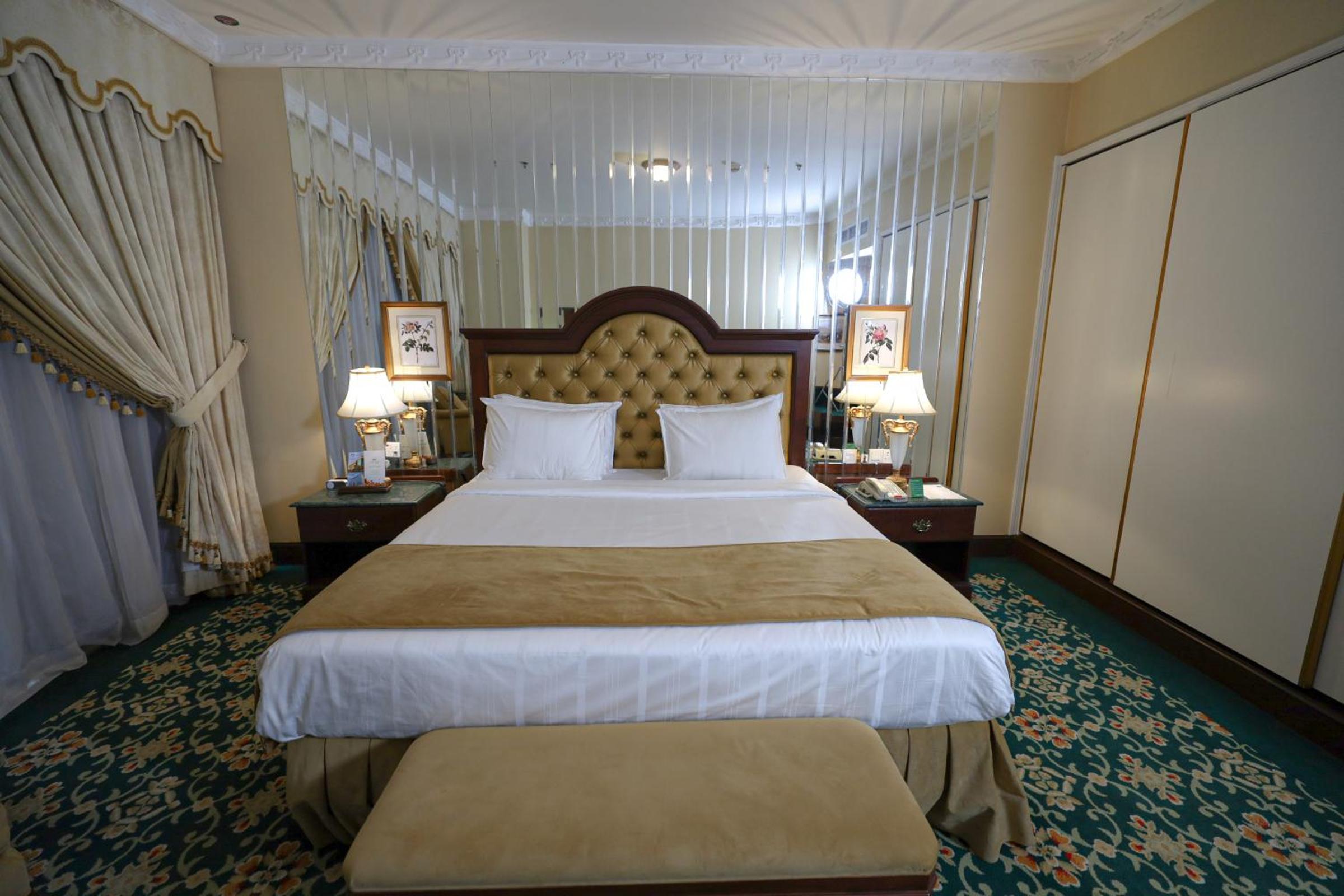Premium King Suite