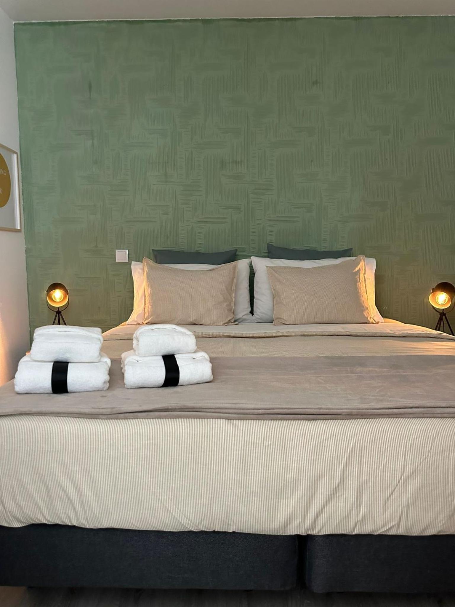 Queen Room photo 1