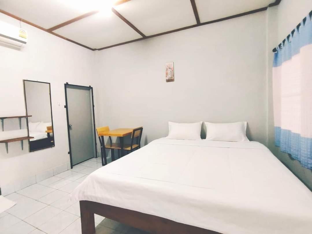 Small Double Room - Photo 1