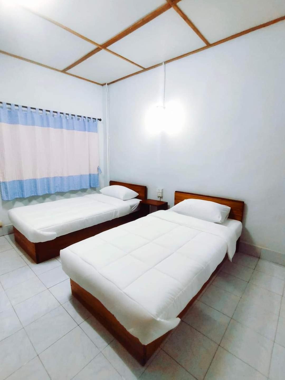 Twin Room - Photo 2