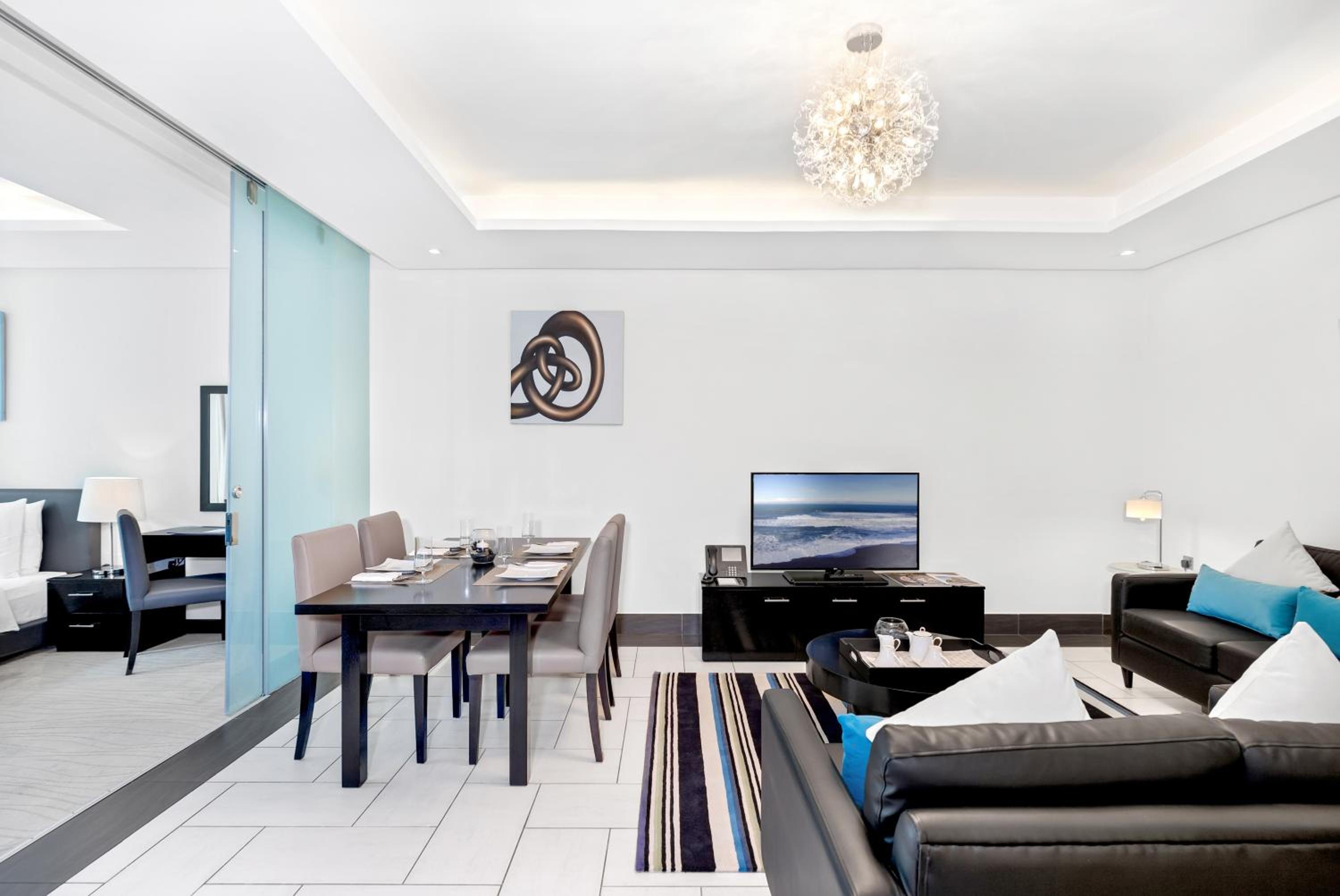 Superior One-Bedroom Suite - Photo 11