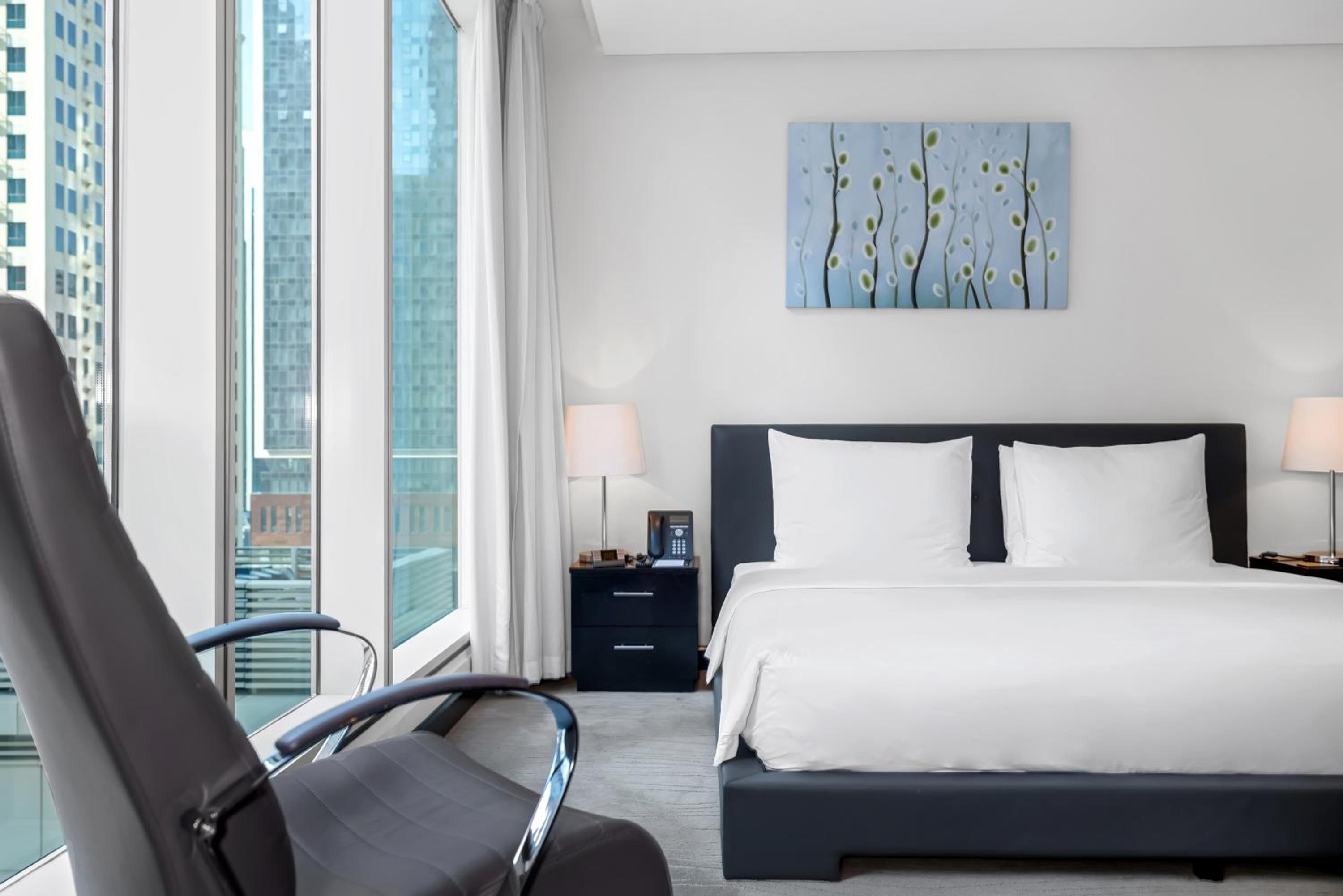 Superior One-Bedroom Suite - Photo 9