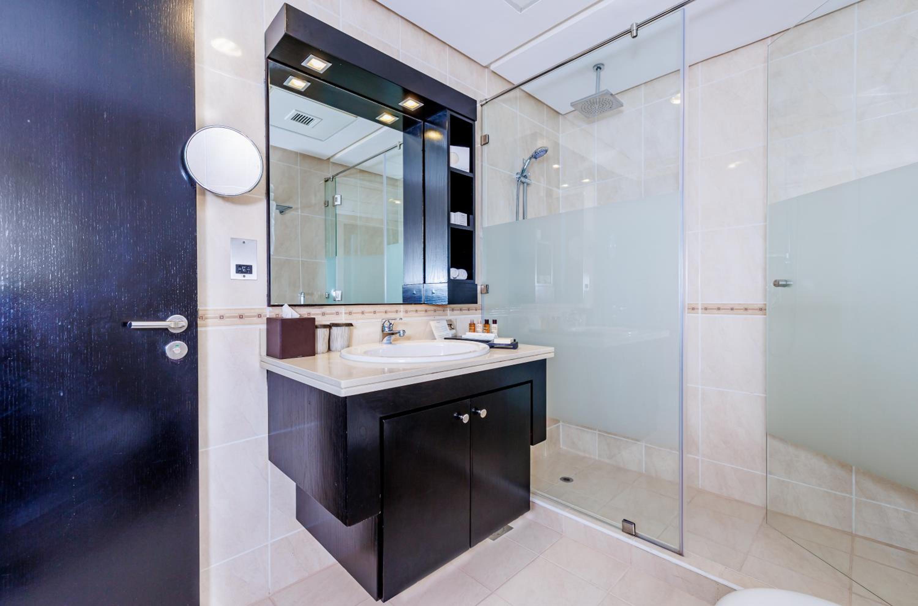 Superior One-Bedroom Suite - Photo 18