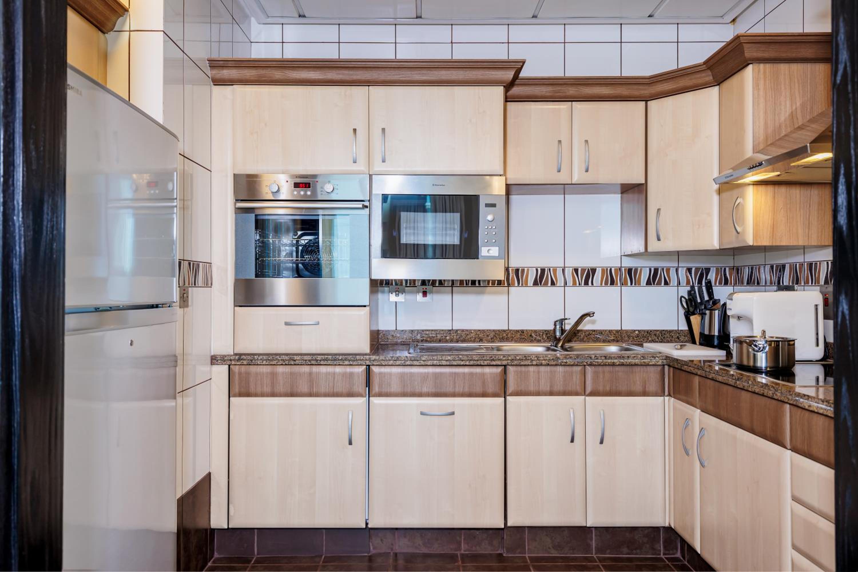 Superior One-Bedroom Suite - Photo 2
