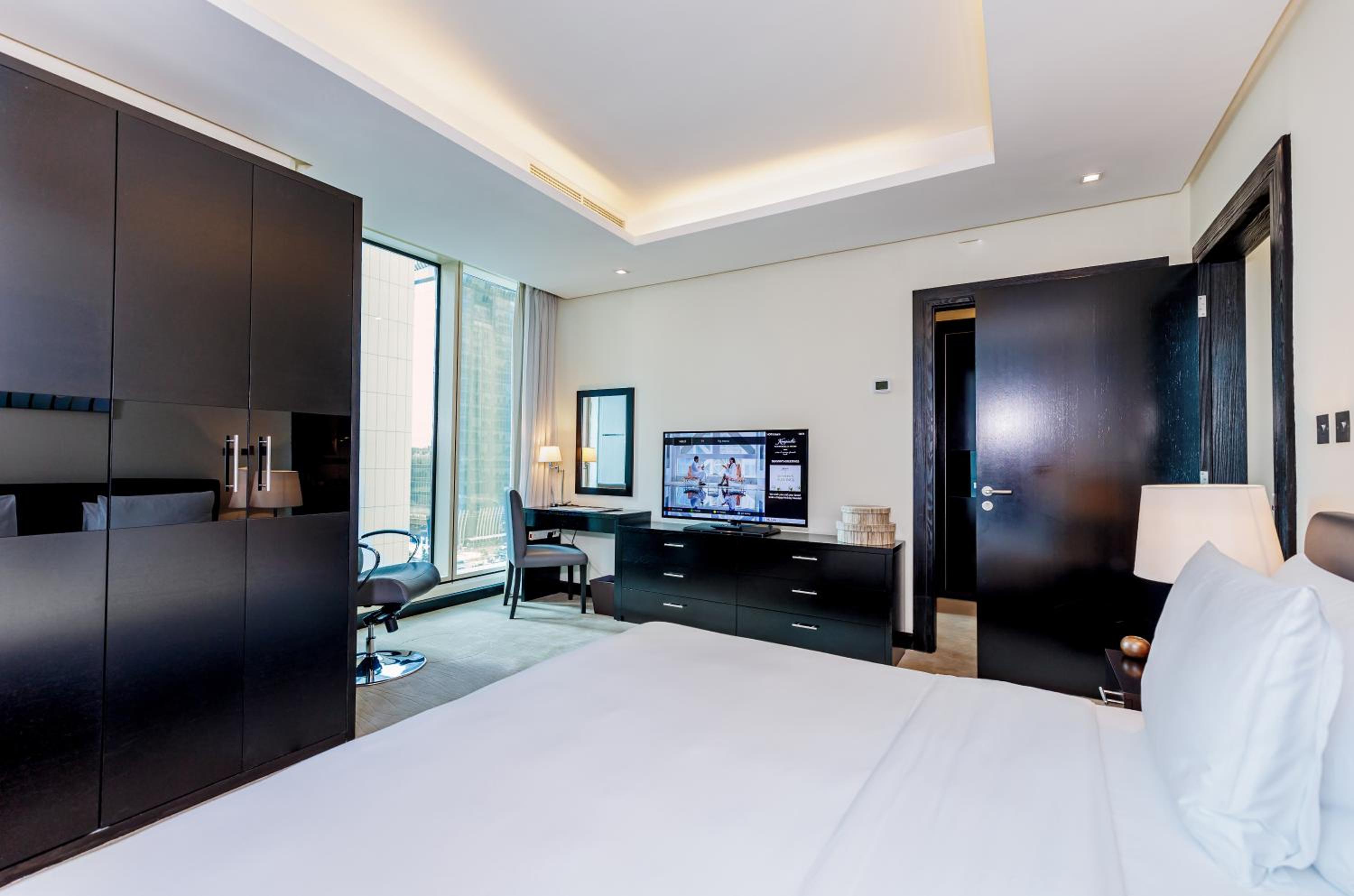 Deluxe One-Bedroom Suite - Photo 6