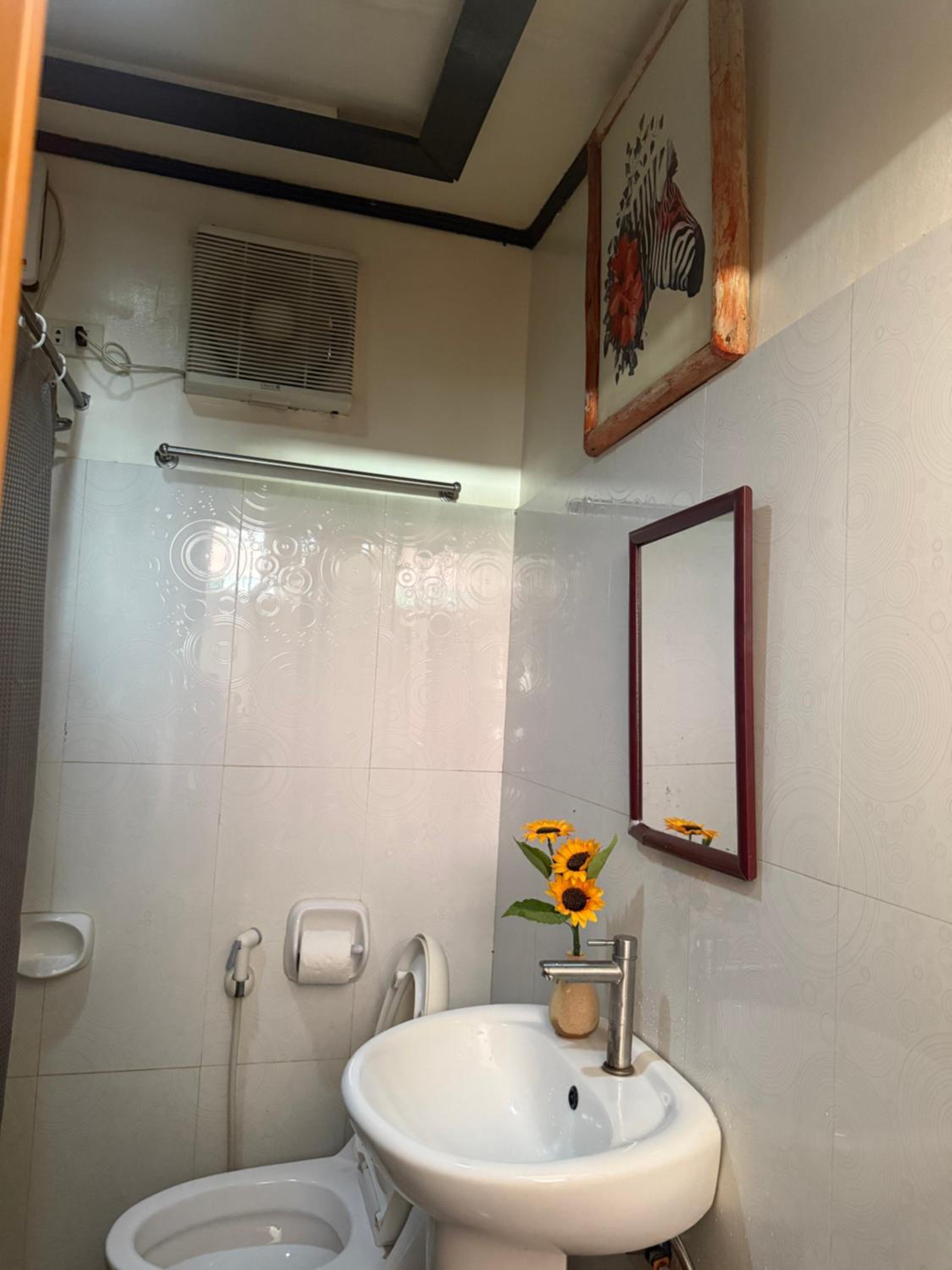 Family Room with Bathroom photo 3